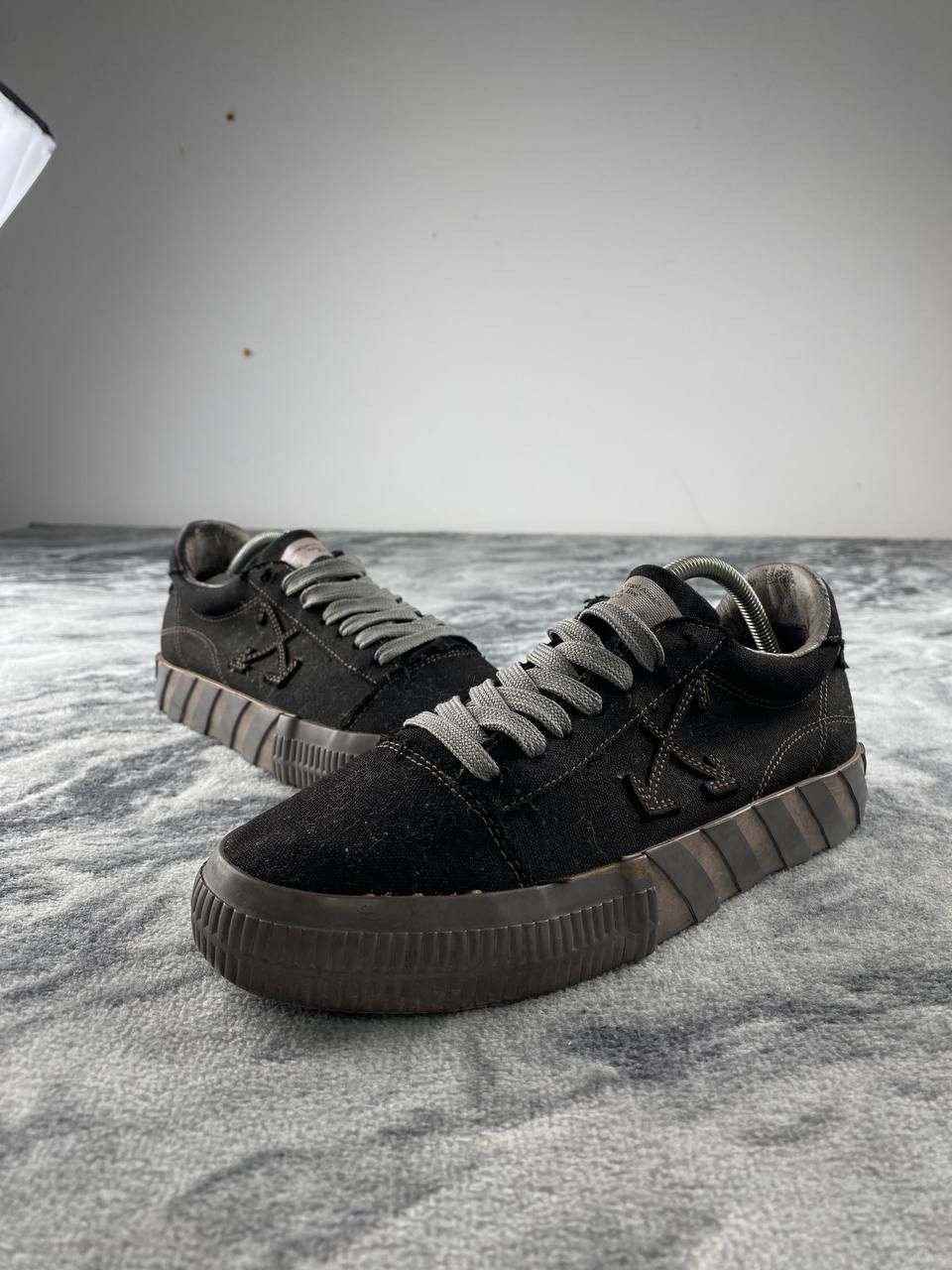 Off-White Off-White Low Vulcanized Sneakers Men Size 40 Black Size US 7 / EU 40 - 1 Thumbnail