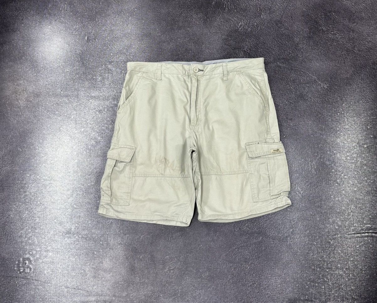 Vintage Vintage Wrangler Y2K Beige USA Work Hype Baggy Cargo Shorts Size US 36 / EU 52 - 1 Thumbnail
