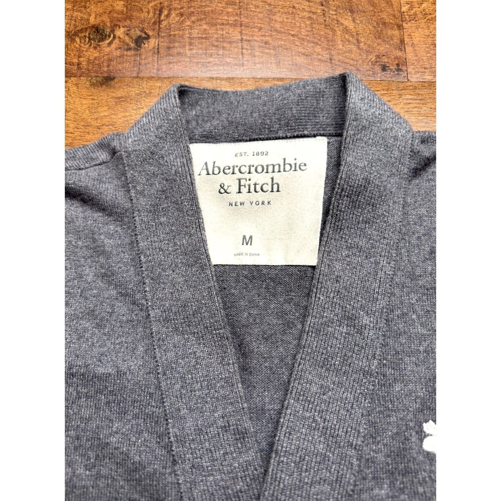 Abercrombie & Fitch VTG Abercrombie & Fitch Men’s Gray Letterman Cardigan Sweater M Y2K Size US M / EU 48-50 / 2 - 4 Thumbnail