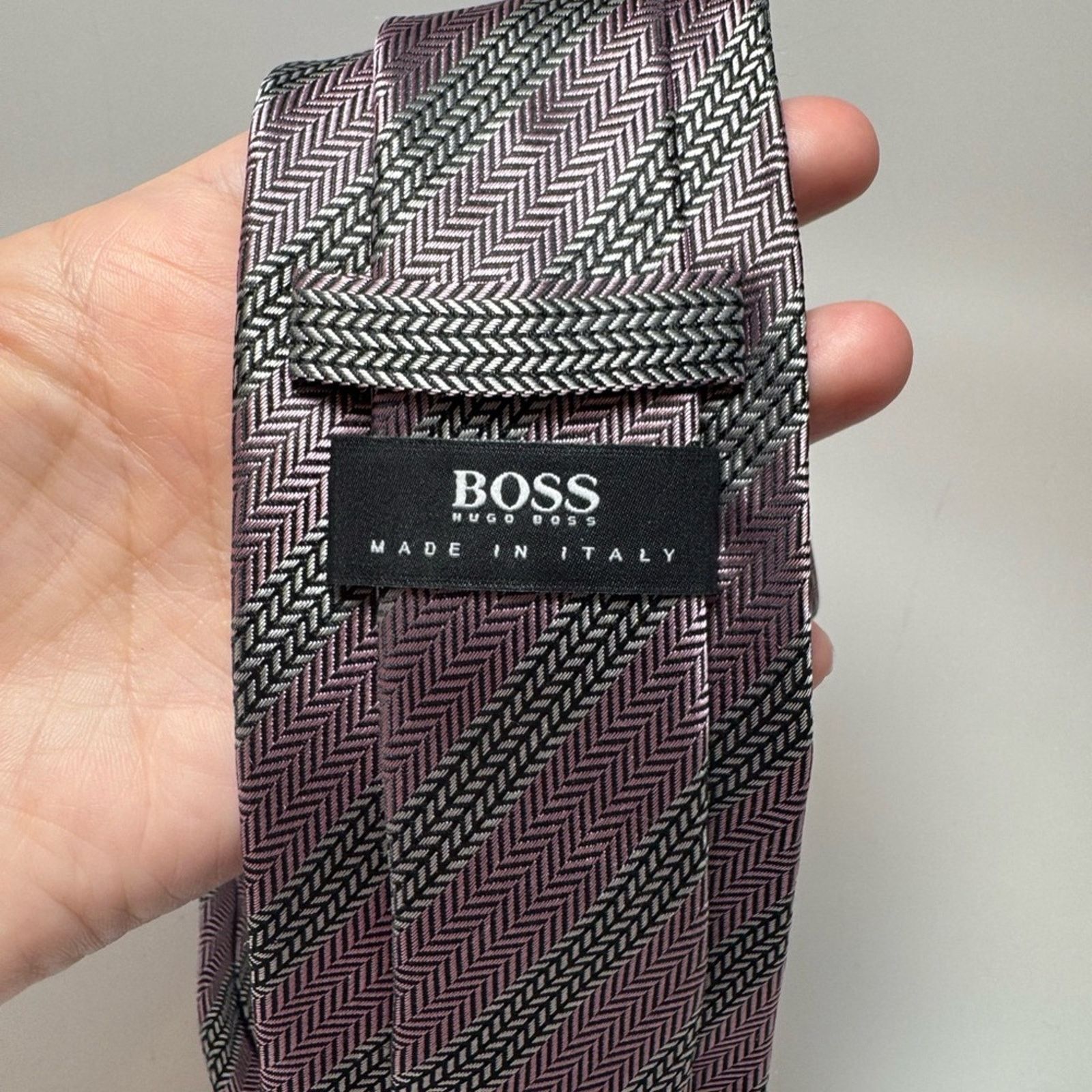 Hugo Boss Hugo Boss Pink & Grey 100% Silk Tie Designer Accessory Size ONE SIZE - 4 Thumbnail
