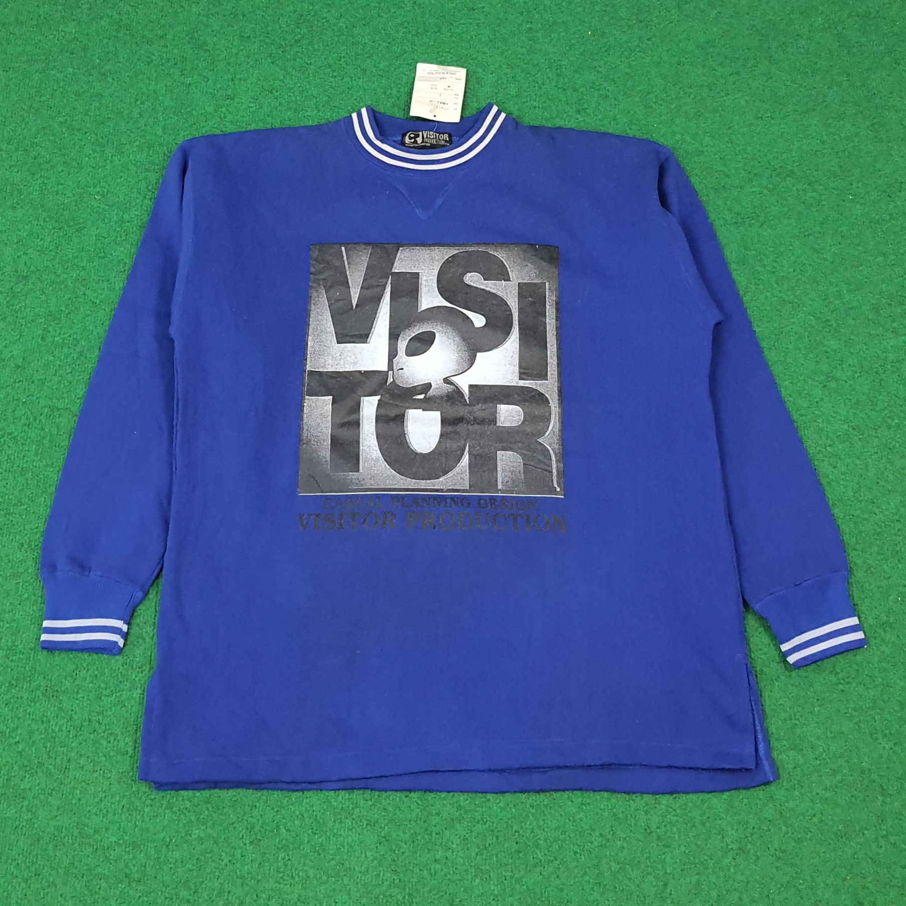 Vintage Vintage Alien Visitor Streetwear Sweatshirt C271N23 Size US L / EU 52-54 / 3 - 1 Thumbnail