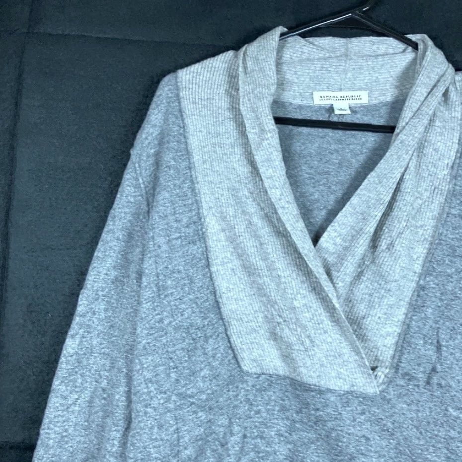 Banana Republic Banana Republic Womens Sweater Gray Pullover V Neck Luxury Cashmere Blend Large Pullover Cardigan? Size L / US 10 / IT 46 - 4 Thumbnail