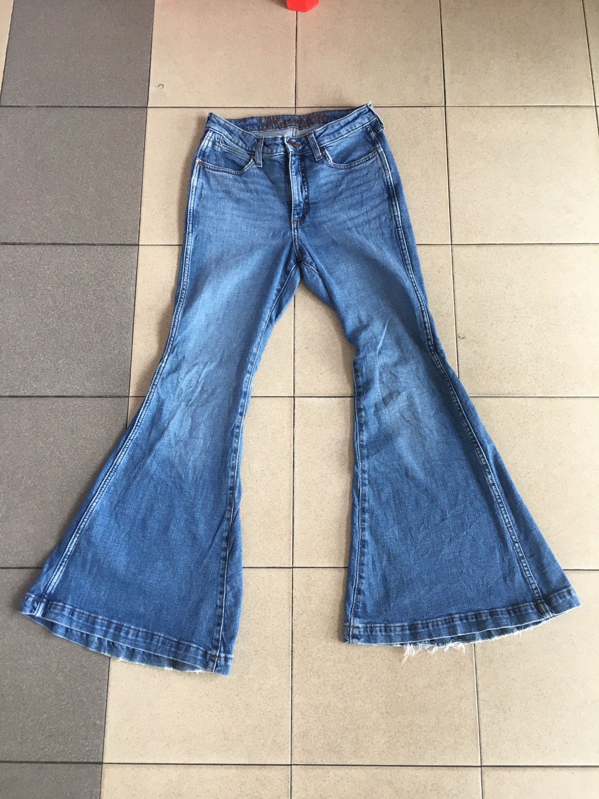 Wrangler Wranglers high rise flare Size 29" - 1 Thumbnail