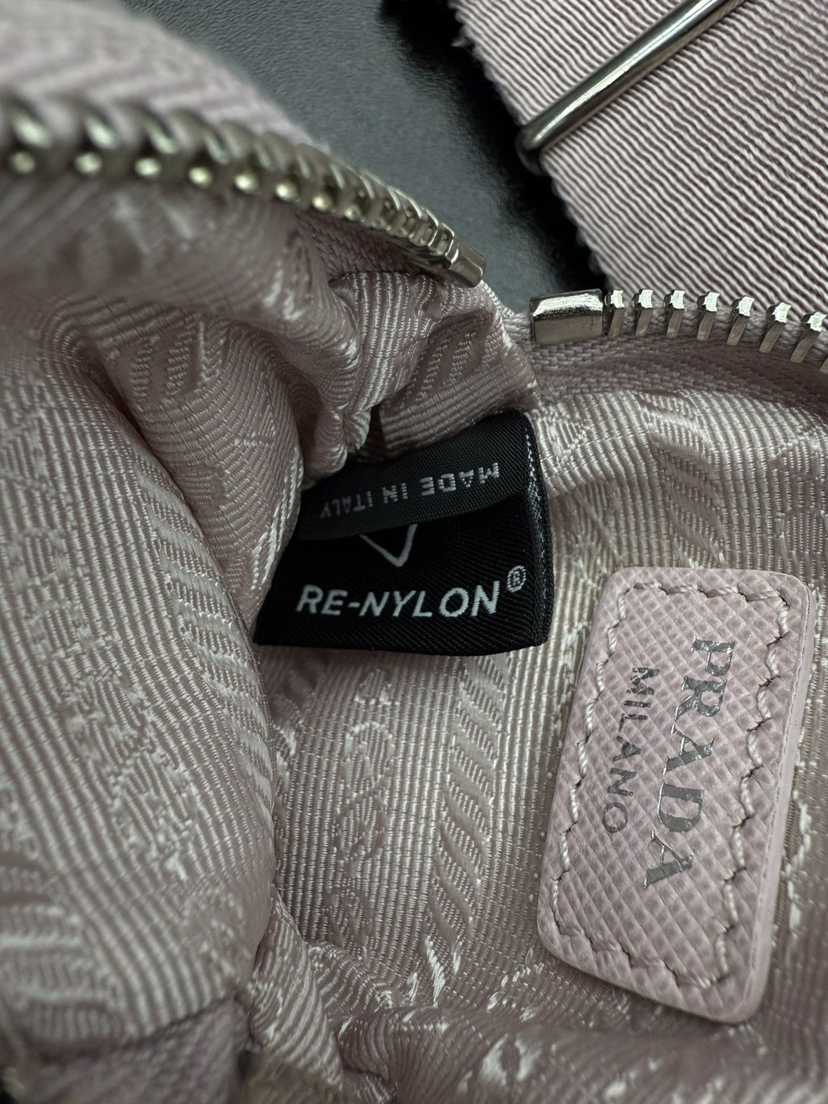 Prada Prada Re-Edition 2005 shoulder bag in pink Size ONE SIZE - 22 Thumbnail