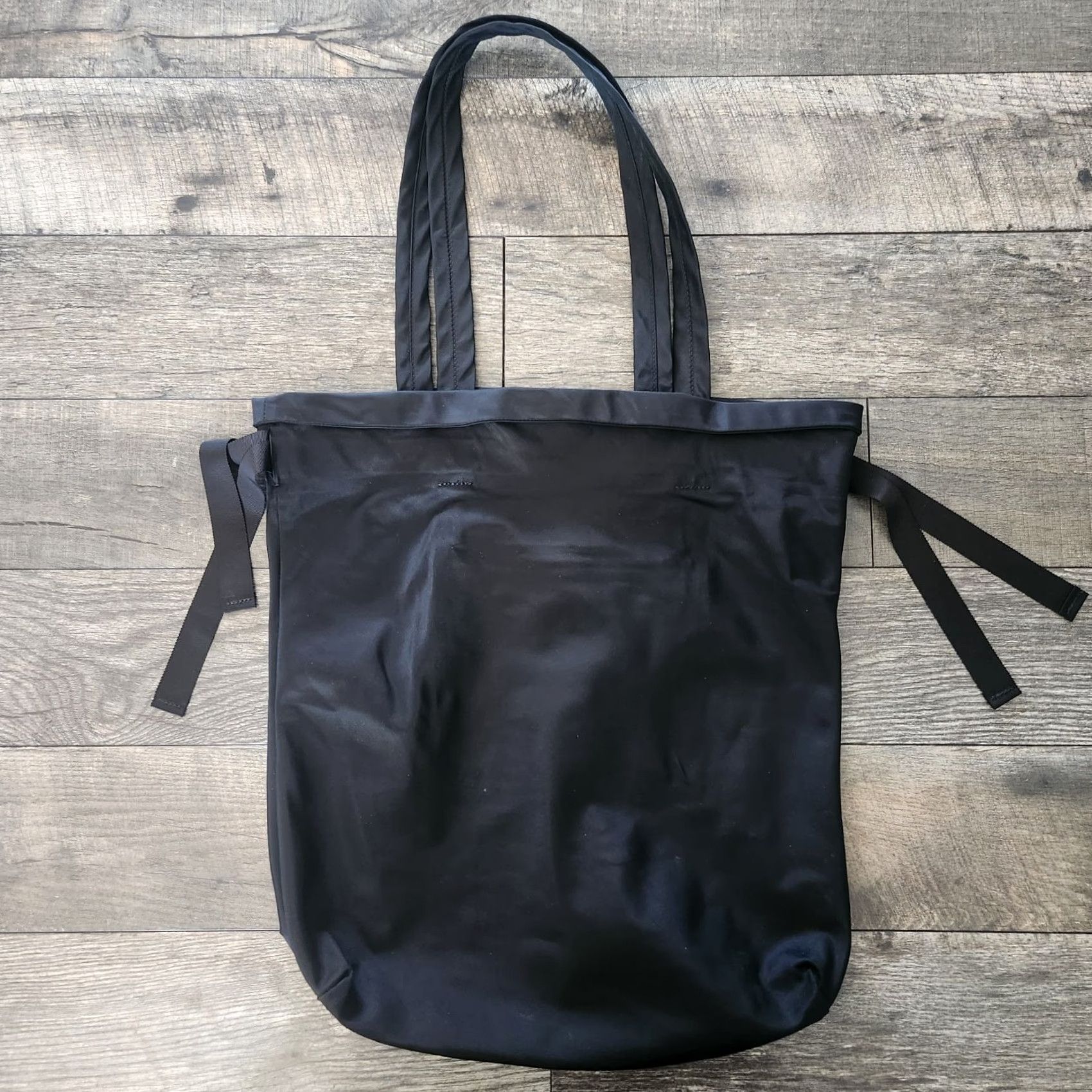 Lululemon Lululemon Easy As Sunday Tote Bag 18x4x17.5 Large Black Nylon Cinch Drawstring Tote Mens Womens Girls Boys Size ONE SIZE - 7 Thumbnail