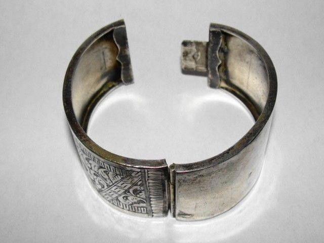 Designer Victorian Etched Aesthetic Movement Sterling Bangle Bracelet Size ONE SIZE - 2 Thumbnail