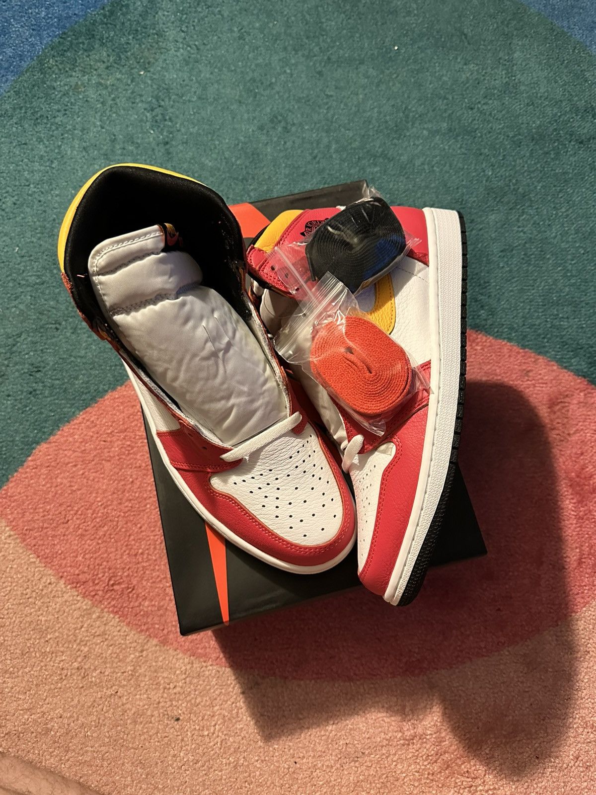 Jordan Brand Air Jordan 1 Retro High OG Light Fushion Size US 11.5 / EU 44-45 - 14 Thumbnail