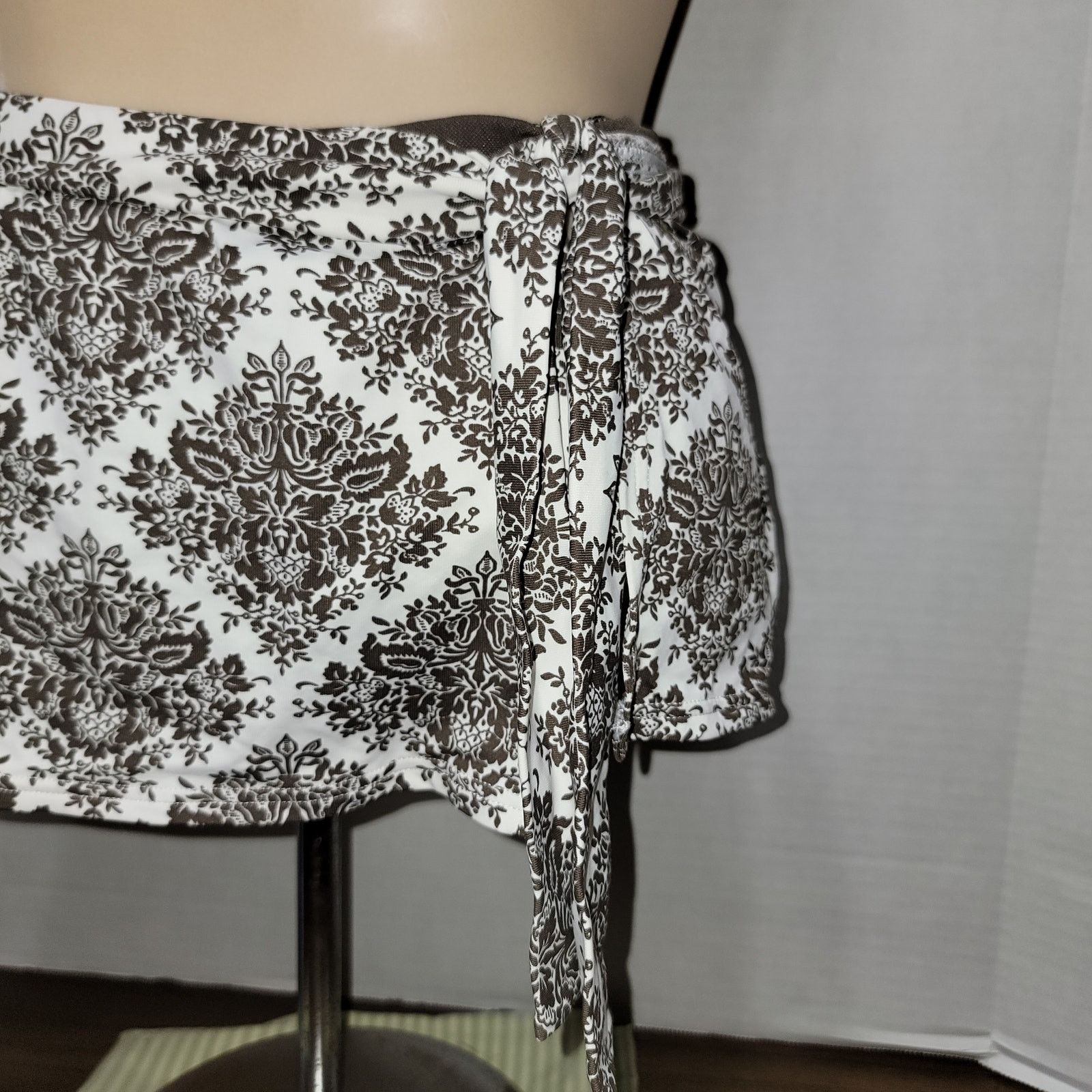Tommy Bahama 2 Pc Tommy Bahama Brown & White Swimsuit - Size Small / 34D Size ONE SIZE - 2 Thumbnail