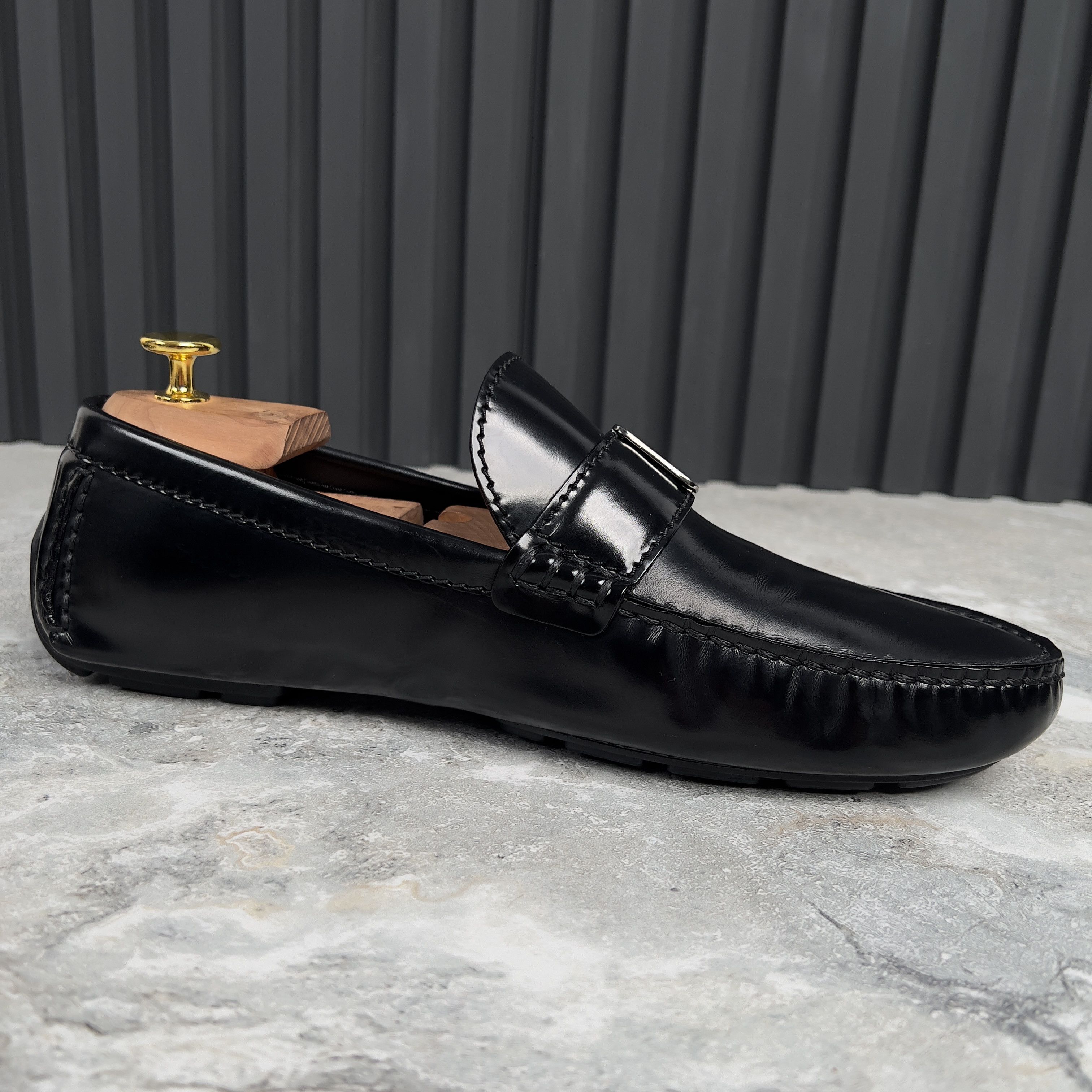 Louis Vuitton Louis Vuitton Racetrack Driving Moccasin Glazed Leather Size US 9 / EU 42 - 9 Thumbnail