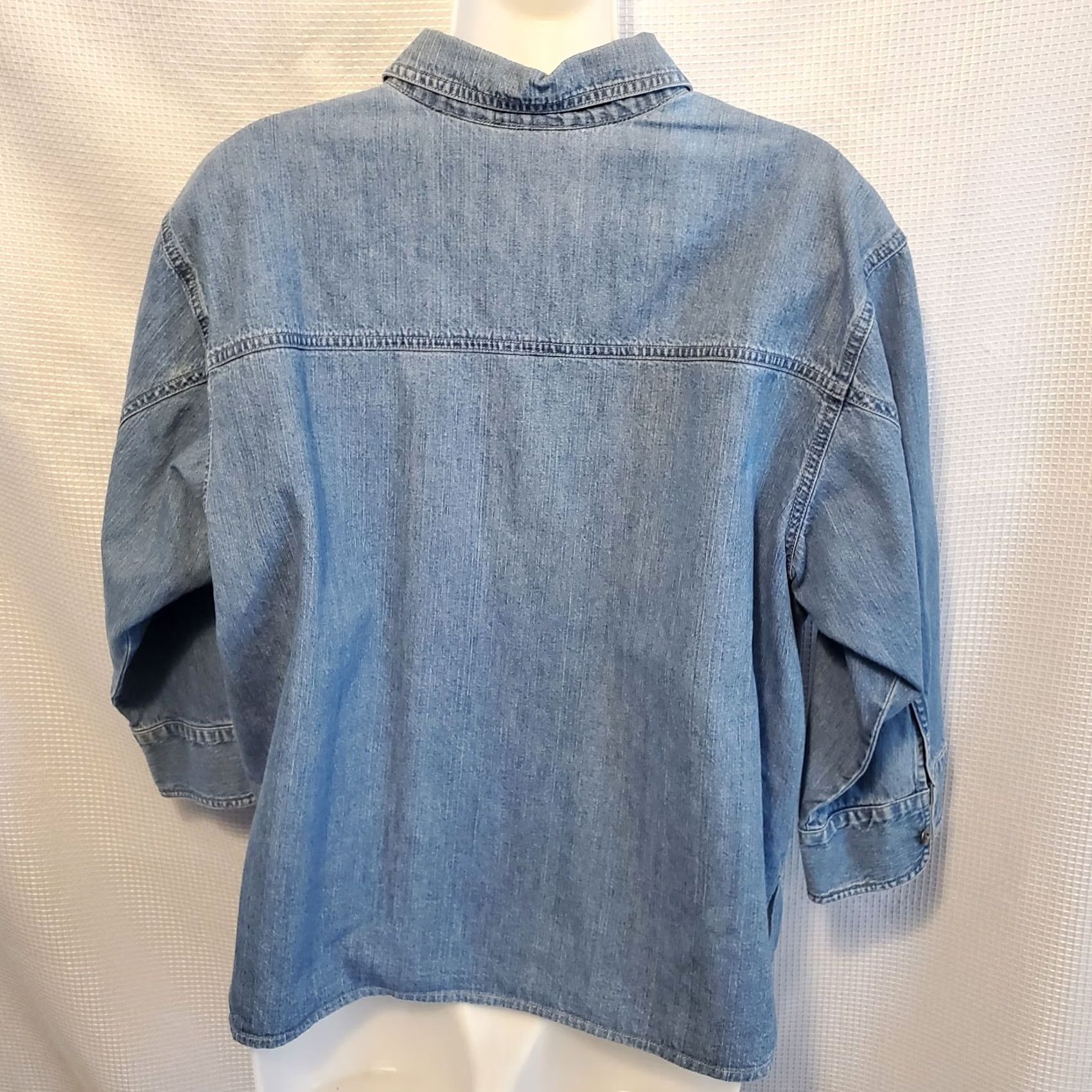 Vintage VINTAGE Chico's Designs Chambray Cropped Button-Front Top 2 Embroidered Japanese Bridge Scene, 3/4 Sleeve, Coastal Granny Womens Size XS / US 0-2 / IT 36-38 - 6 Thumbnail
