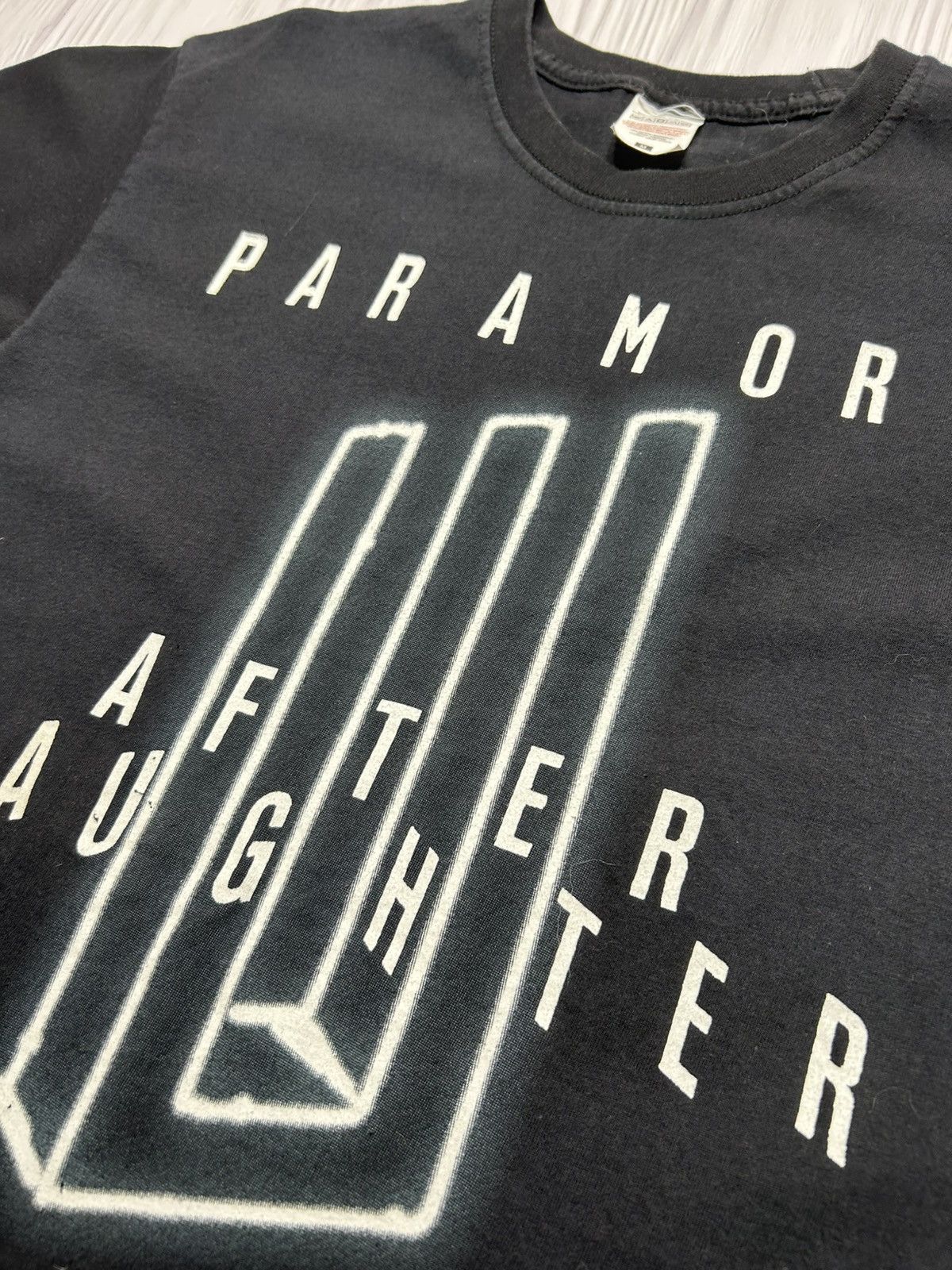 Band Tees Paramore After Laughter Album T-Shirt Size M Size US M / EU 48-50 / 2 - 6 Thumbnail