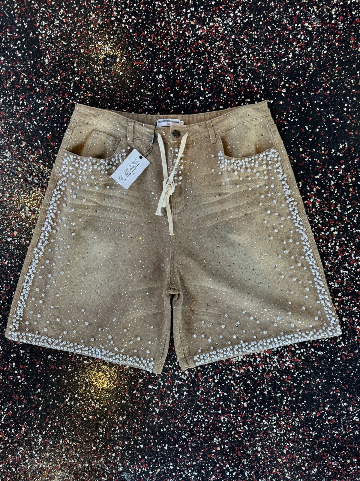 Vale Vale Sand Pearl Jorts Size US 36 / EU 52 - 1 Thumbnail