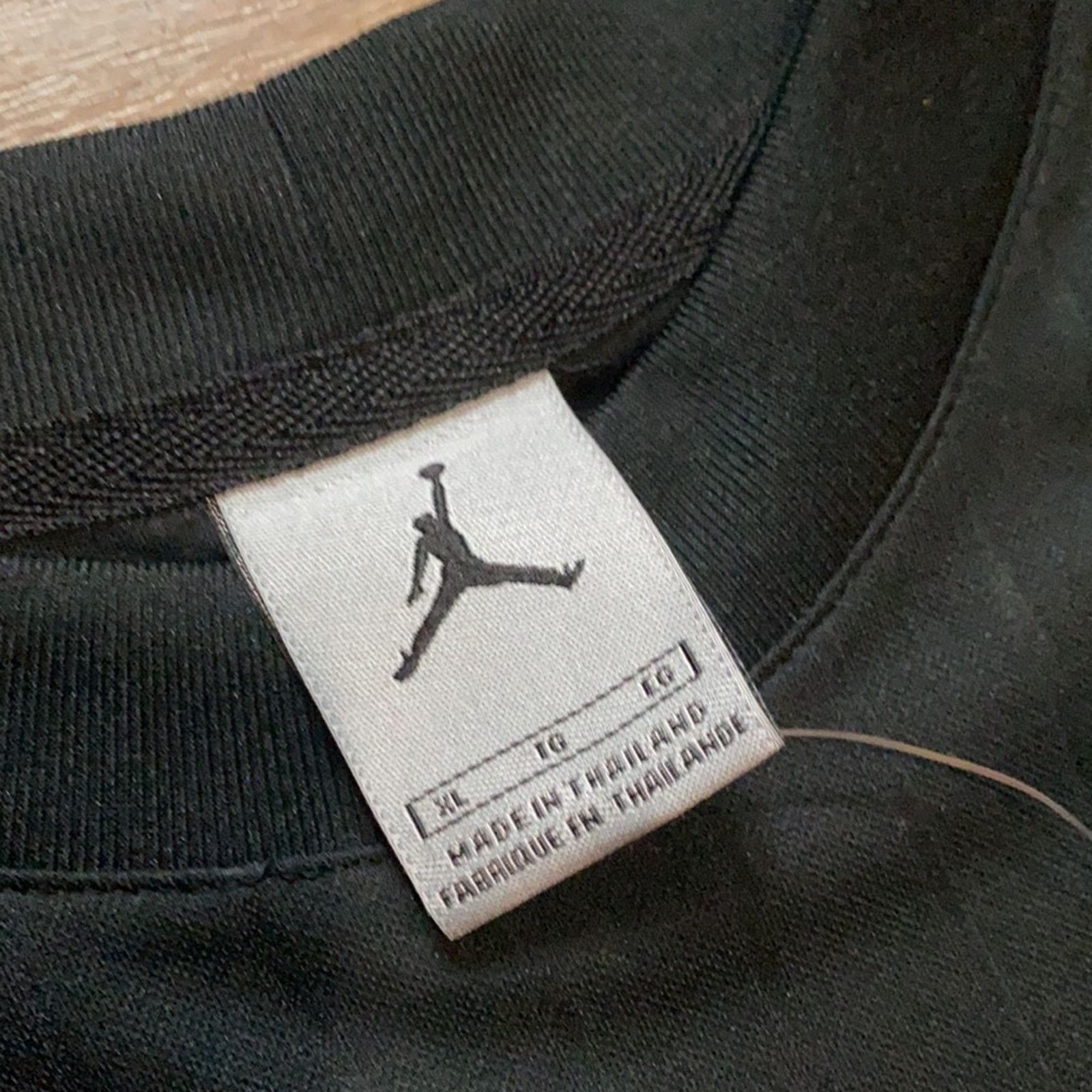 Jordan Brand 2002 Jordan Center Logo Pin Stripe Training Long Sleeve Size US XL / EU 56 / 4 - 11 Thumbnail