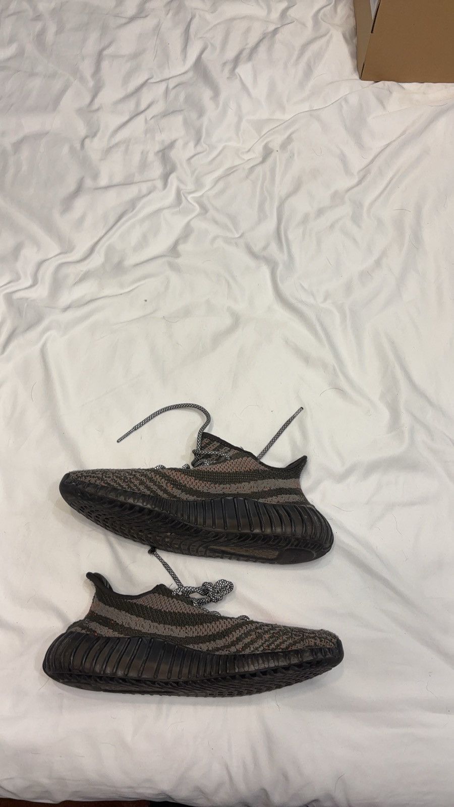 Adidas YZY 350 Carbon Beluga Size US 10 / EU 43 - 6 Thumbnail