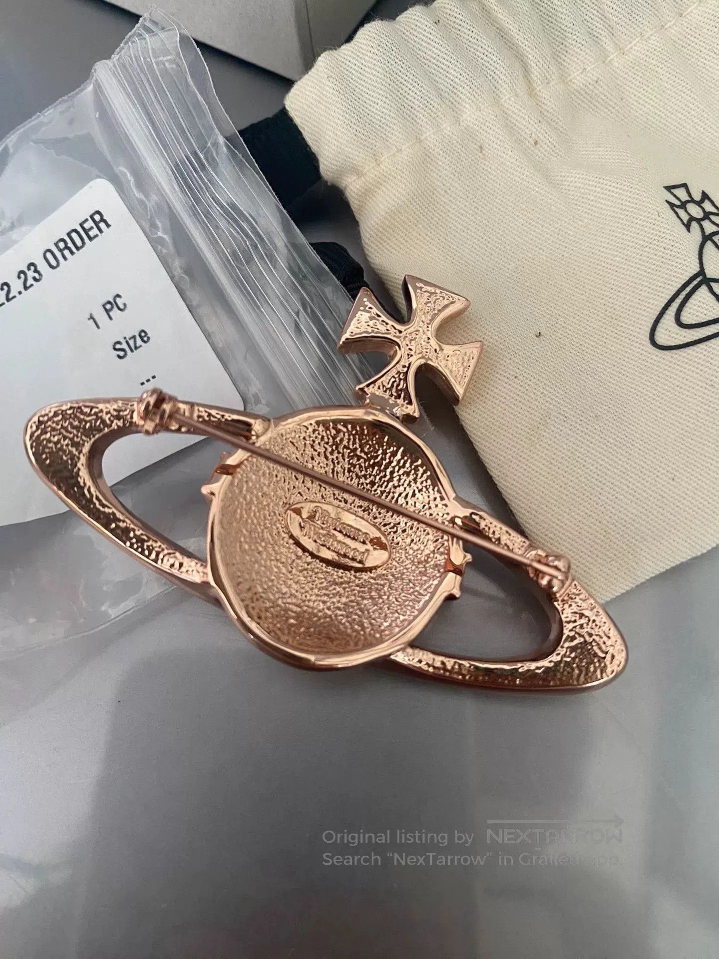 Vivienne Westwood Vivienne Westwood Rose Gold Saturn Brooch. Size ONE SIZE - 4 Thumbnail