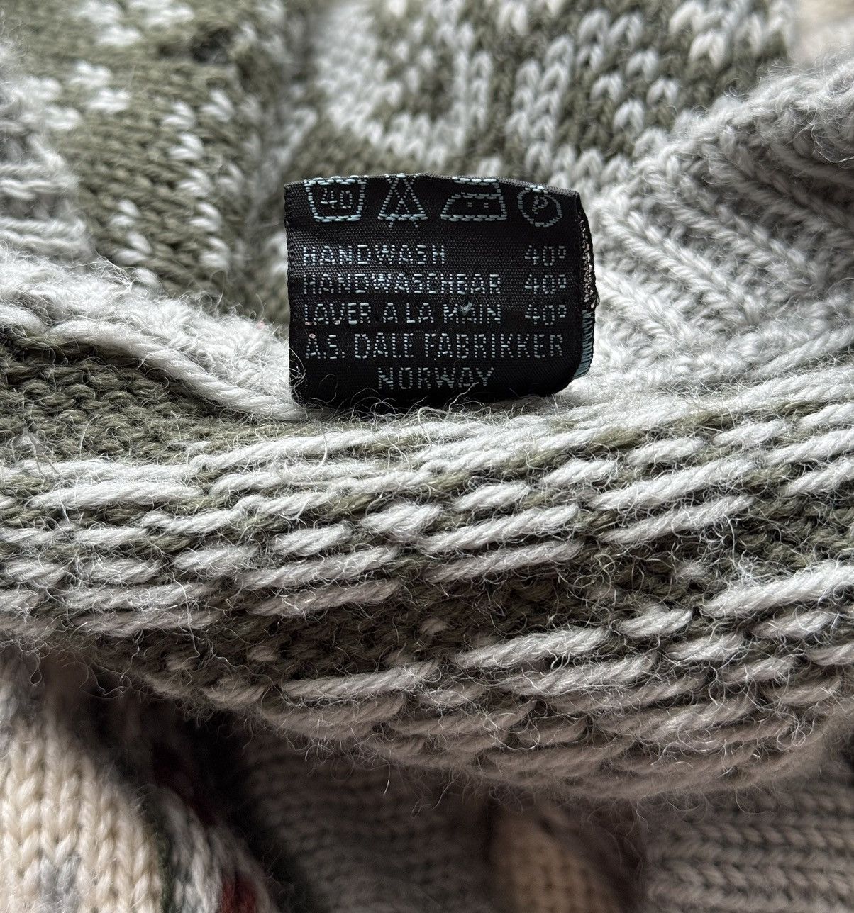 Dale Of Norway Dale of Norway 1990s vintage 100% wool cardigan sweater Size US L / EU 52-54 / 3 - 6 Thumbnail