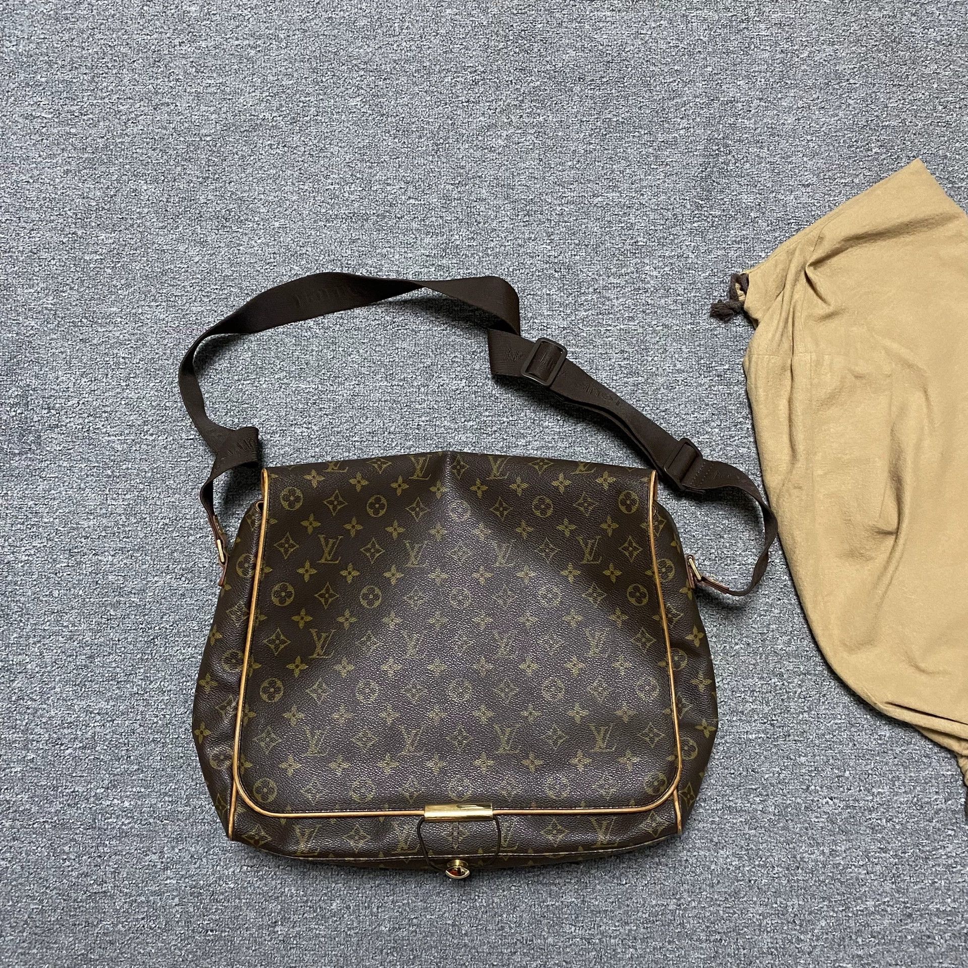 Louis Vuitton Louis Vuitton Monogram Crossbody Bag Size ONE SIZE - 1 Thumbnail