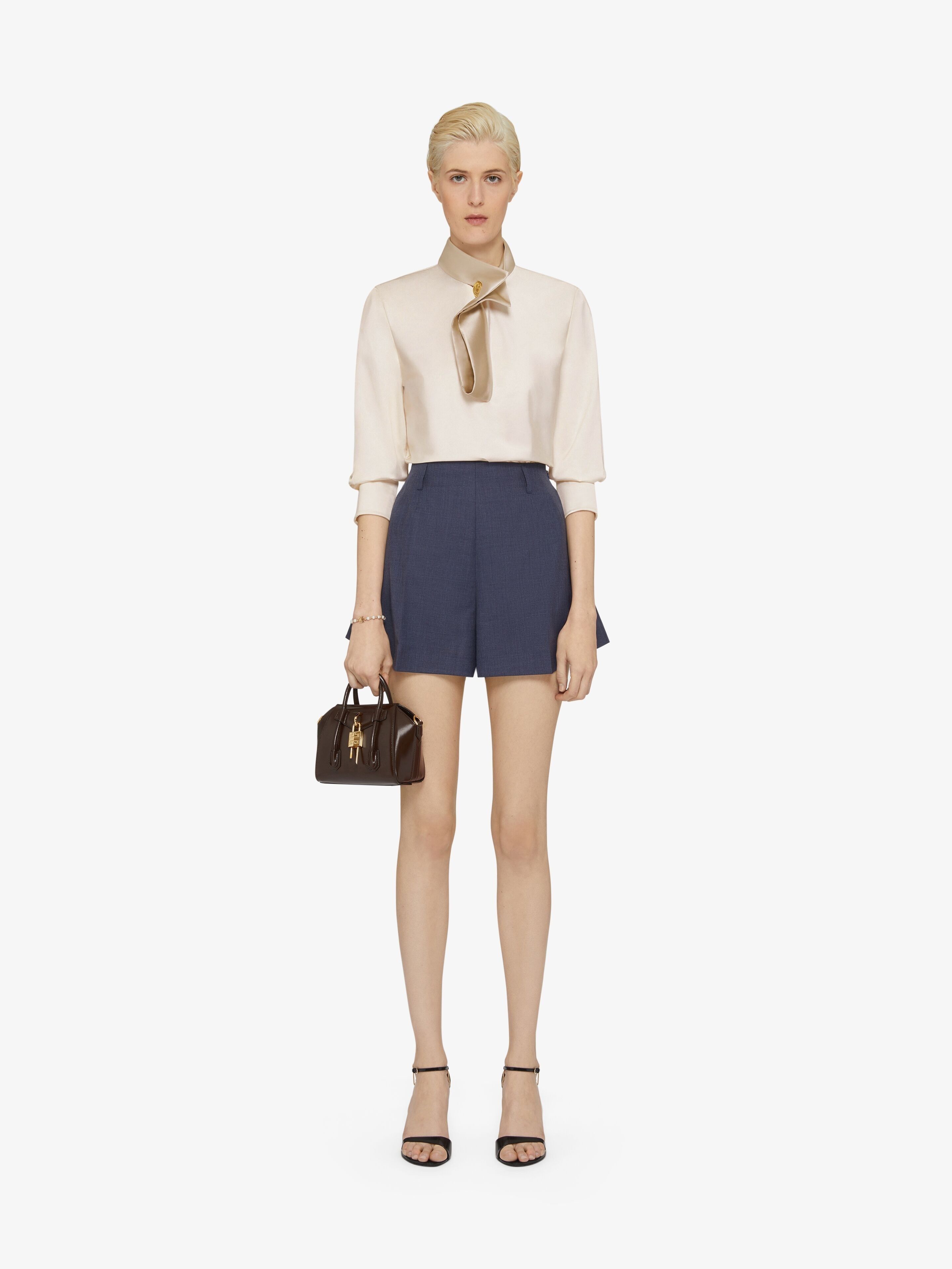 Givenchy oc11z0725 Shorts in Denim Blue Size 25" / US 0 / IT 36 - 2 Thumbnail