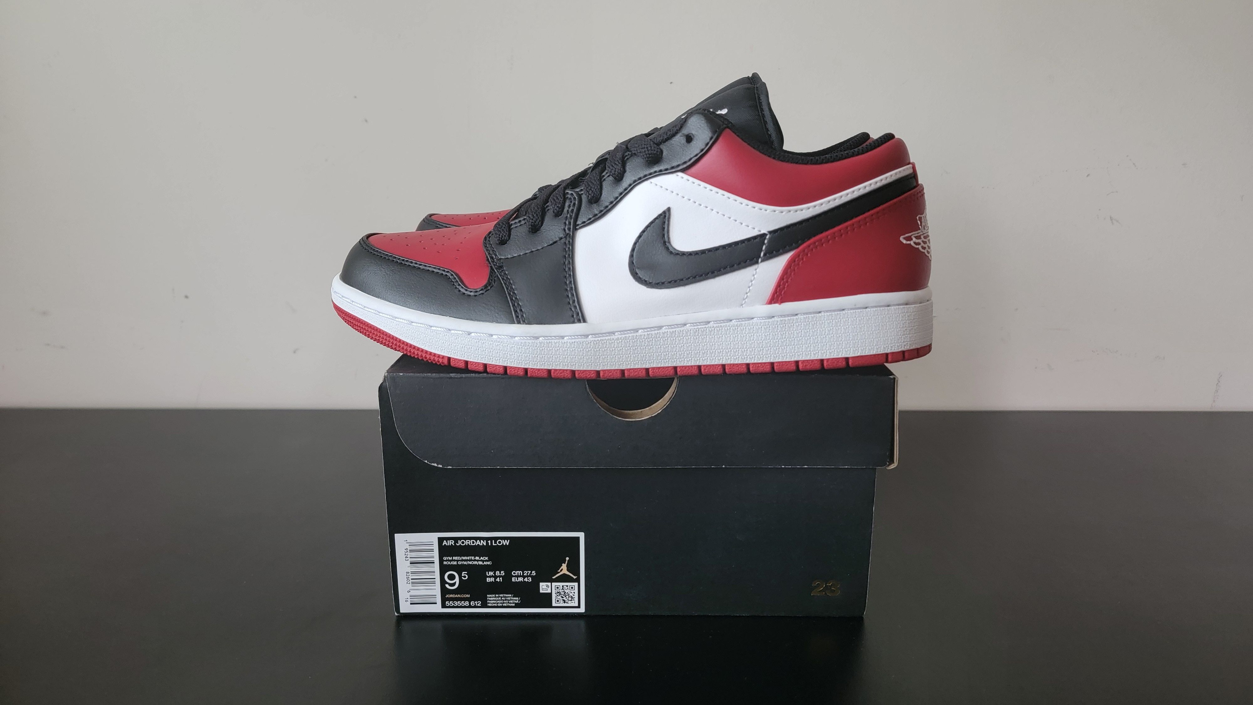 Jordan Brand Air Jordan 1 Low Bred Toe Size US 9.5 / EU 42-43 - 1 Thumbnail