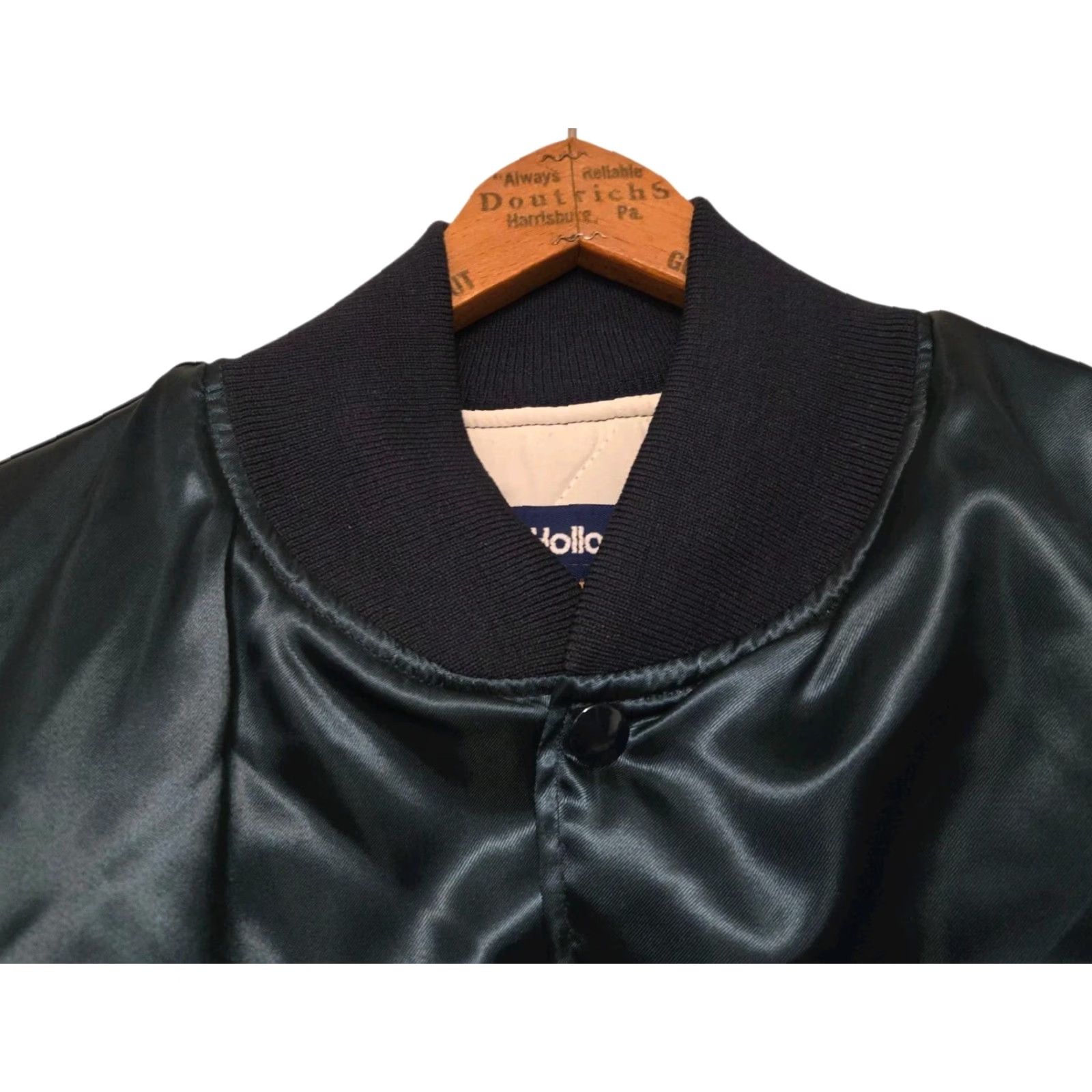 Vintage Vintage Nabisco Brands Inc. XL Blue Satin Bomber Jacket Men's 80s User: Vintage Nabisco Brands Inc. XL Blue Satin Bomber Jacket Men's 80s Size US XL / EU 56 / 4 - 7 Thumbnail