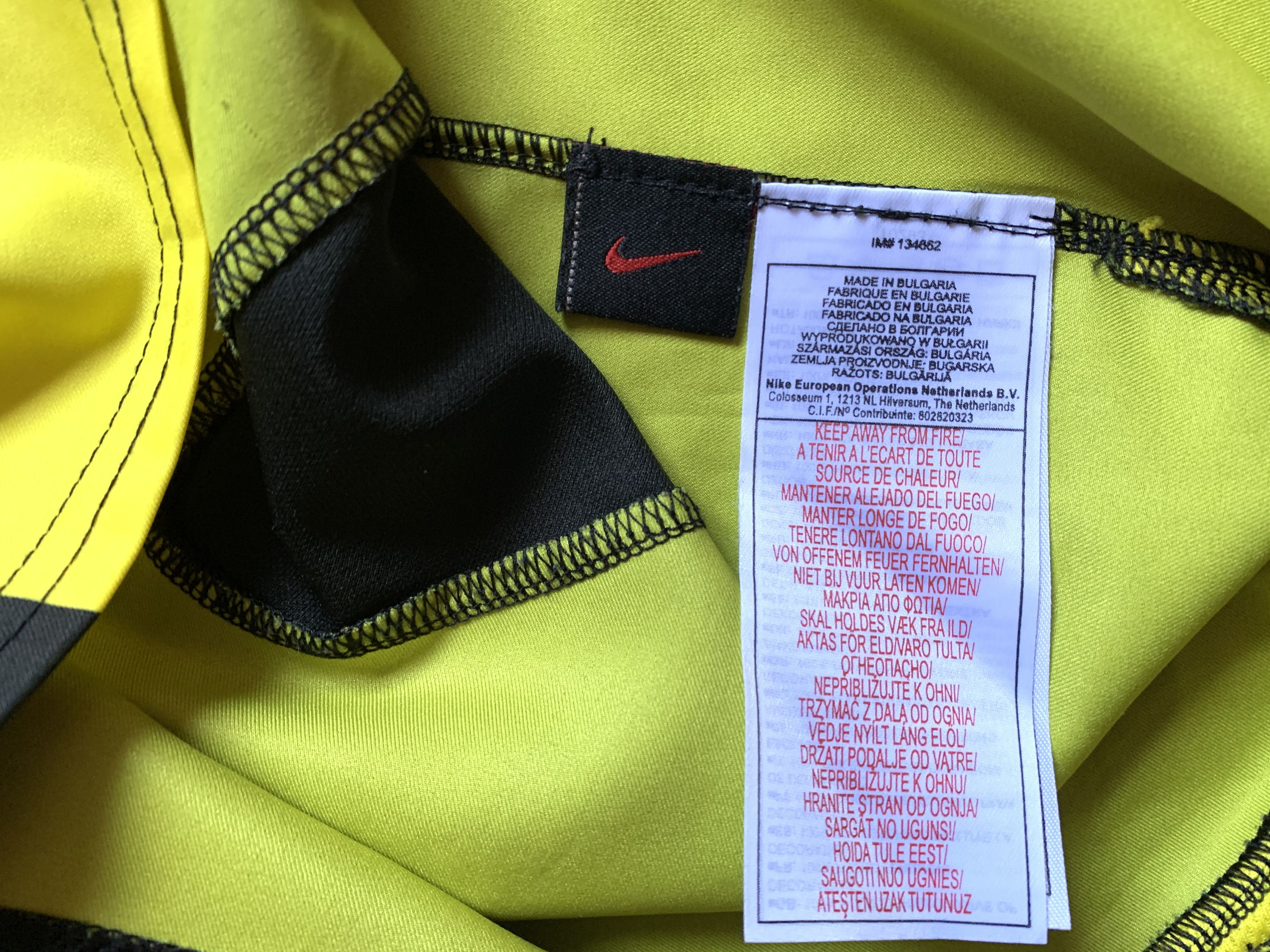 Nike Vintage Nike Borussia Dortmund Away Shirt 2005-2006 Size US L / EU 52-54 / 3 - 10 Thumbnail