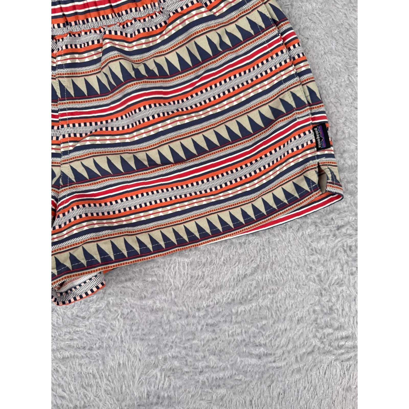 Patagonia Patagonia Shorts Women Medium Red Beige Tribal Southwest Pattern Baggies 2.5" Vintage No Size 32" / US 10 / IT 46 - 2 Thumbnail