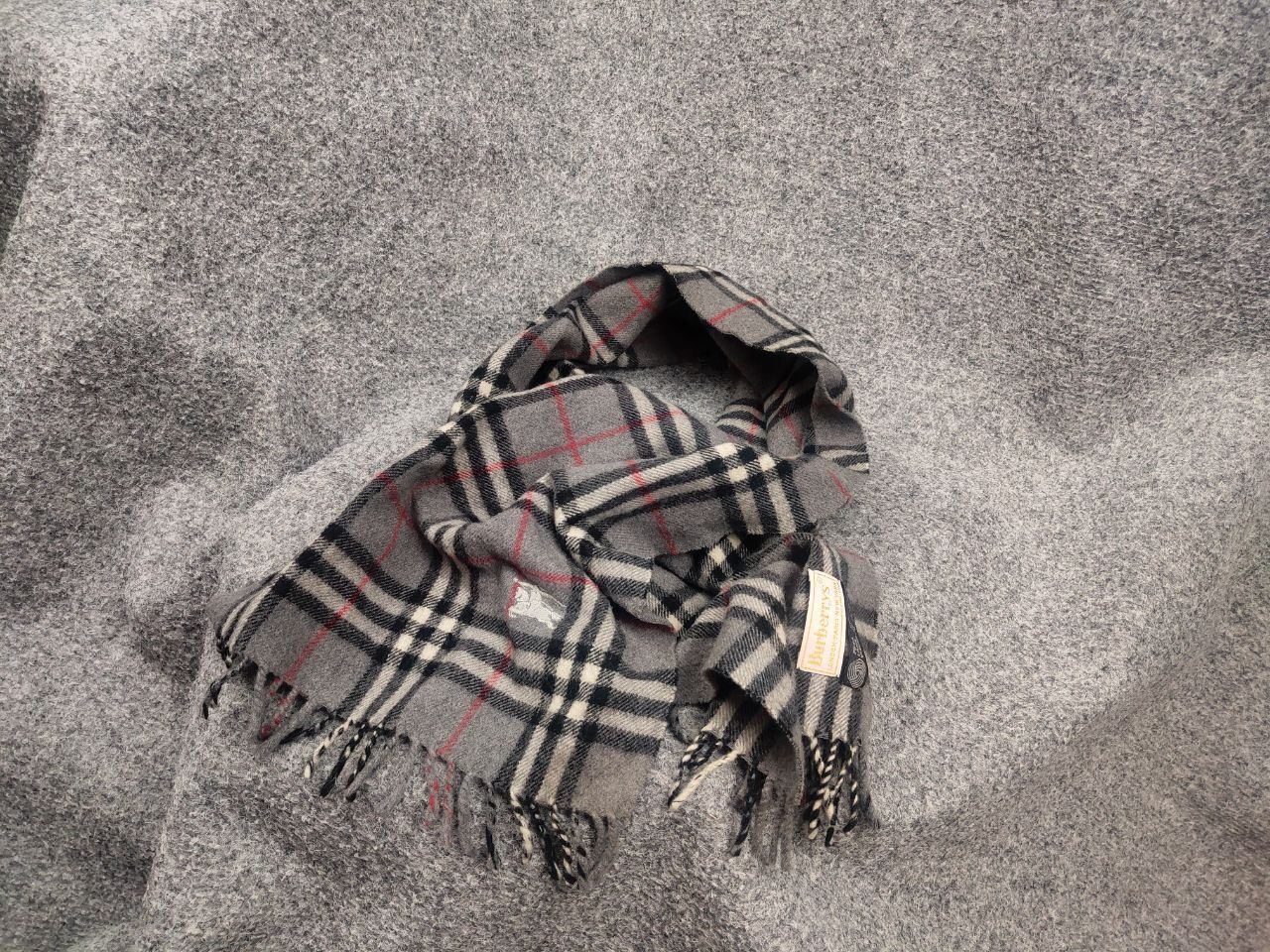 Burberry Vintage Burberry 's Classic Check Lana wool Unisex Scarf Size ONE SIZE - 18 Thumbnail