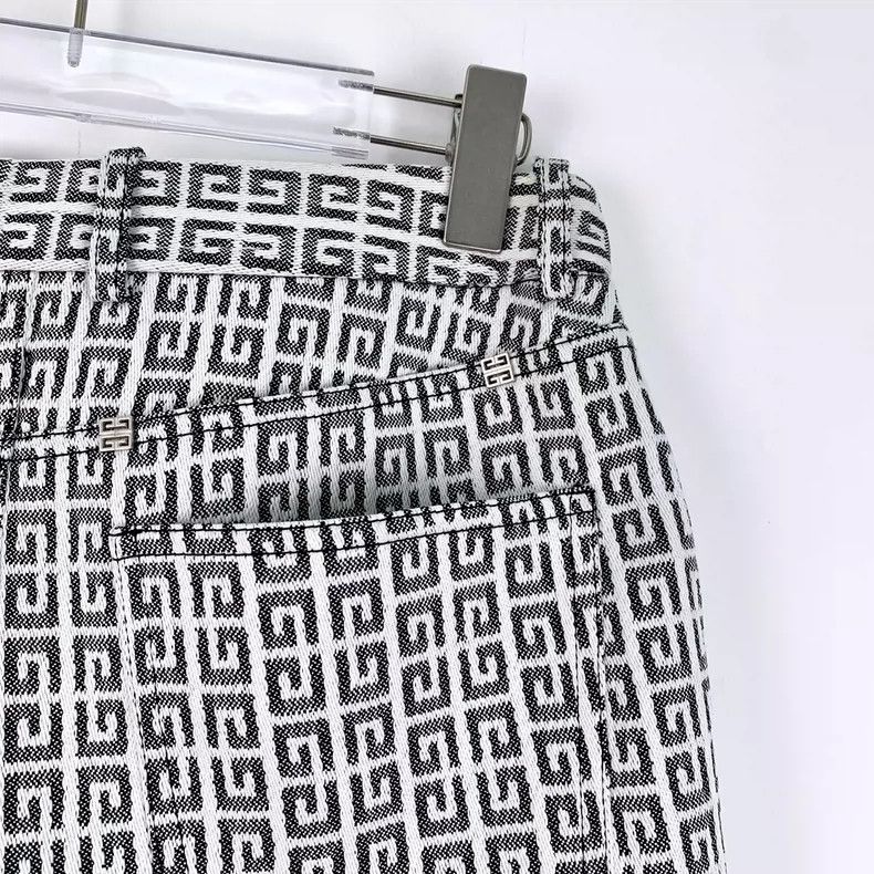 Givenchy Givenchy Colorblocked Logo Letter Jacquard Full Print Casu Size US M / EU 48-50 / 2 - 5 Thumbnail
