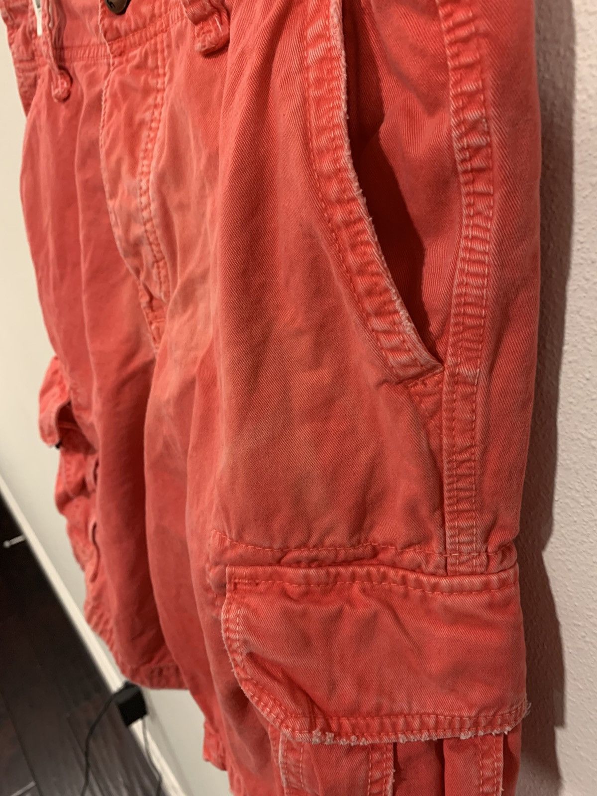 Hollister Early 2000”s Hollister red cargo shorts Size US 32 / EU 48 - 2 Thumbnail