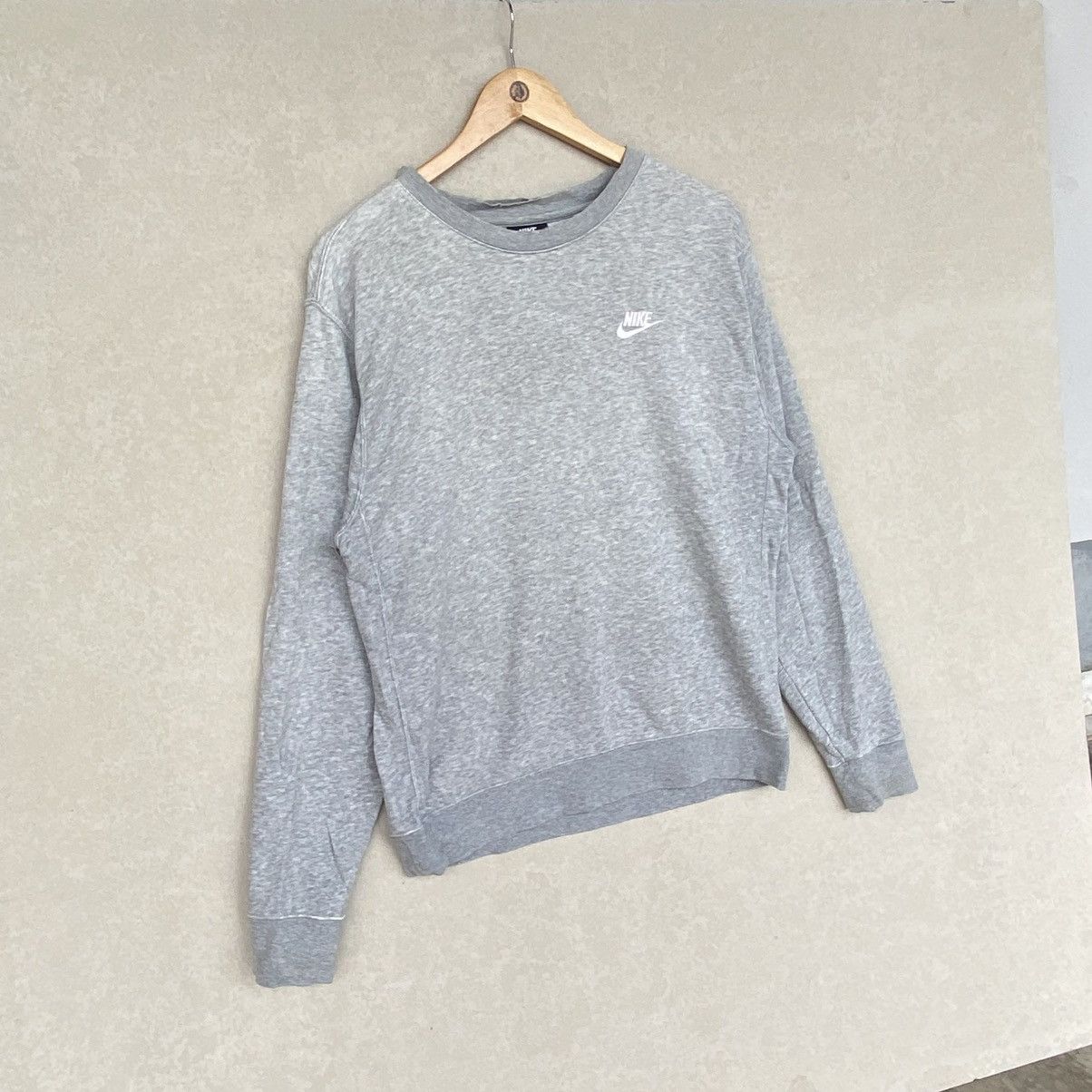Other Vintage Nike Small Embroidered Crewneck Sweatshirt Gray Sz S Size US S / EU 44-46 / 1 - 3 Thumbnail