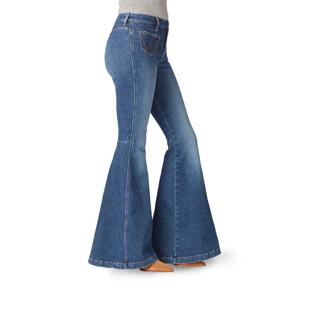 Wrangler NWT New Wrangler Retro High Rise Flare Jeans Size 26 x 30 Size 26" / US 2 / IT 38 - 2 Thumbnail