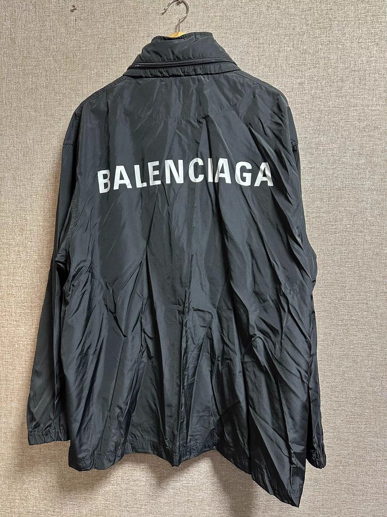 Balenciaga Balenciaga Large Back Logo Windbreaker Raincoat Jacket Size US M / EU 48-50 / 2 - 3 Thumbnail