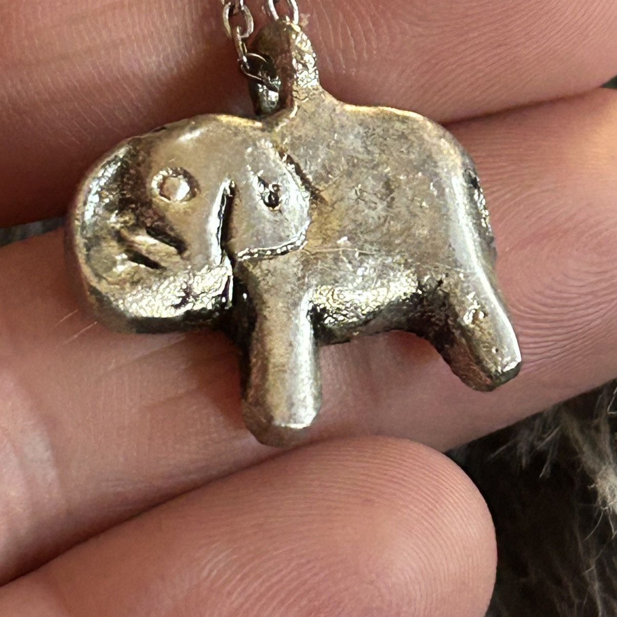 Vintage Vintage lucky elephant pendant on chain necklace Size ONE SIZE - 6 Thumbnail