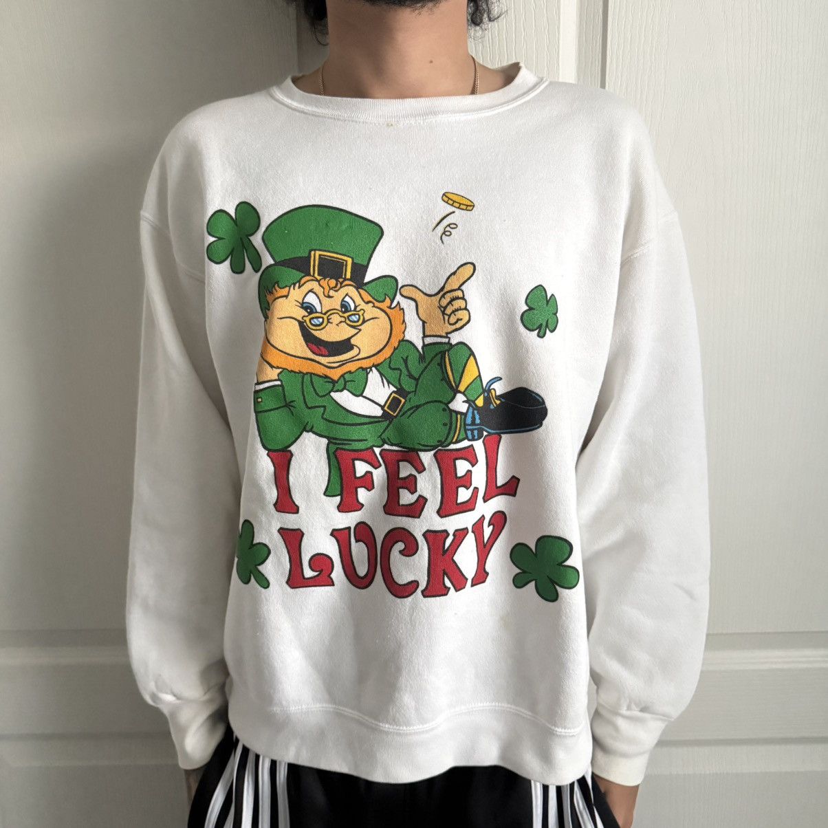 Other Vintage 90's White "Feel Lucky" Leprechaun Crewneck Size US L / EU 52-54 / 3 - 1 Thumbnail
