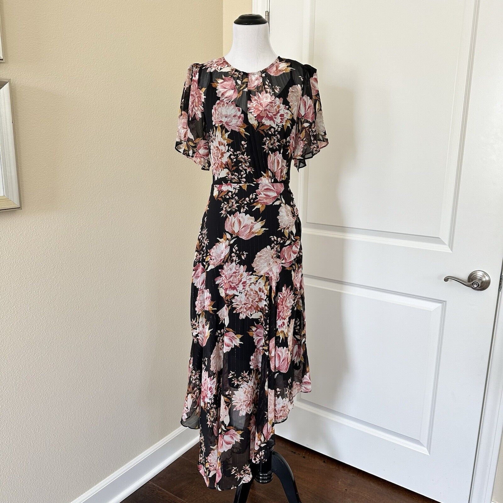ASTR The Label ASTR The Label Flutter Sleeve Floral Maxi Dress Size M Size M / US 6-8 / IT 42-44 - 9 Thumbnail