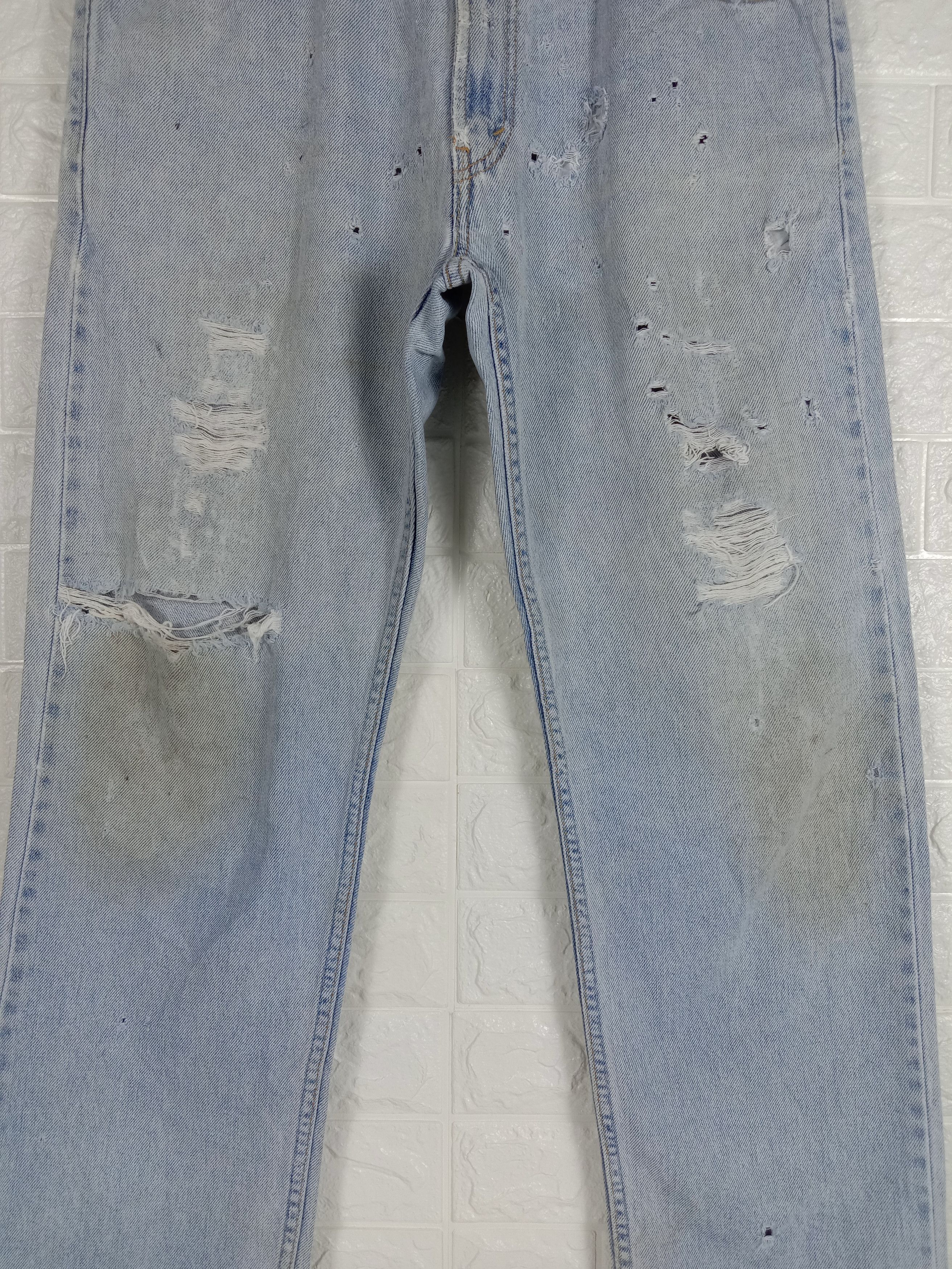 Levi's Vintage Levi's 505 Ripped Jeans Light Wash Distressed Denim Size US 34 / EU 50 - 3 Thumbnail