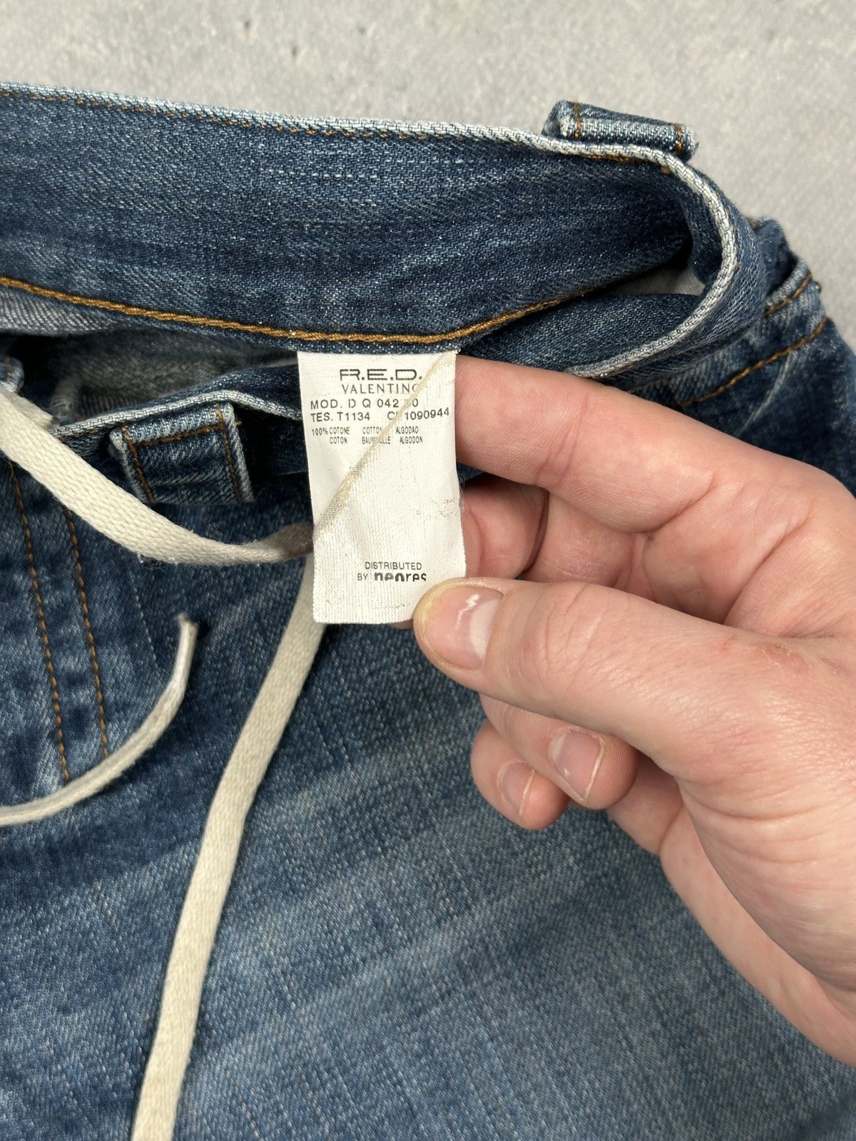 Valentino R.E.D. Valentino Vintage Faded Denim Jeans Flap Back Pockets Size US 31 - 15 Thumbnail