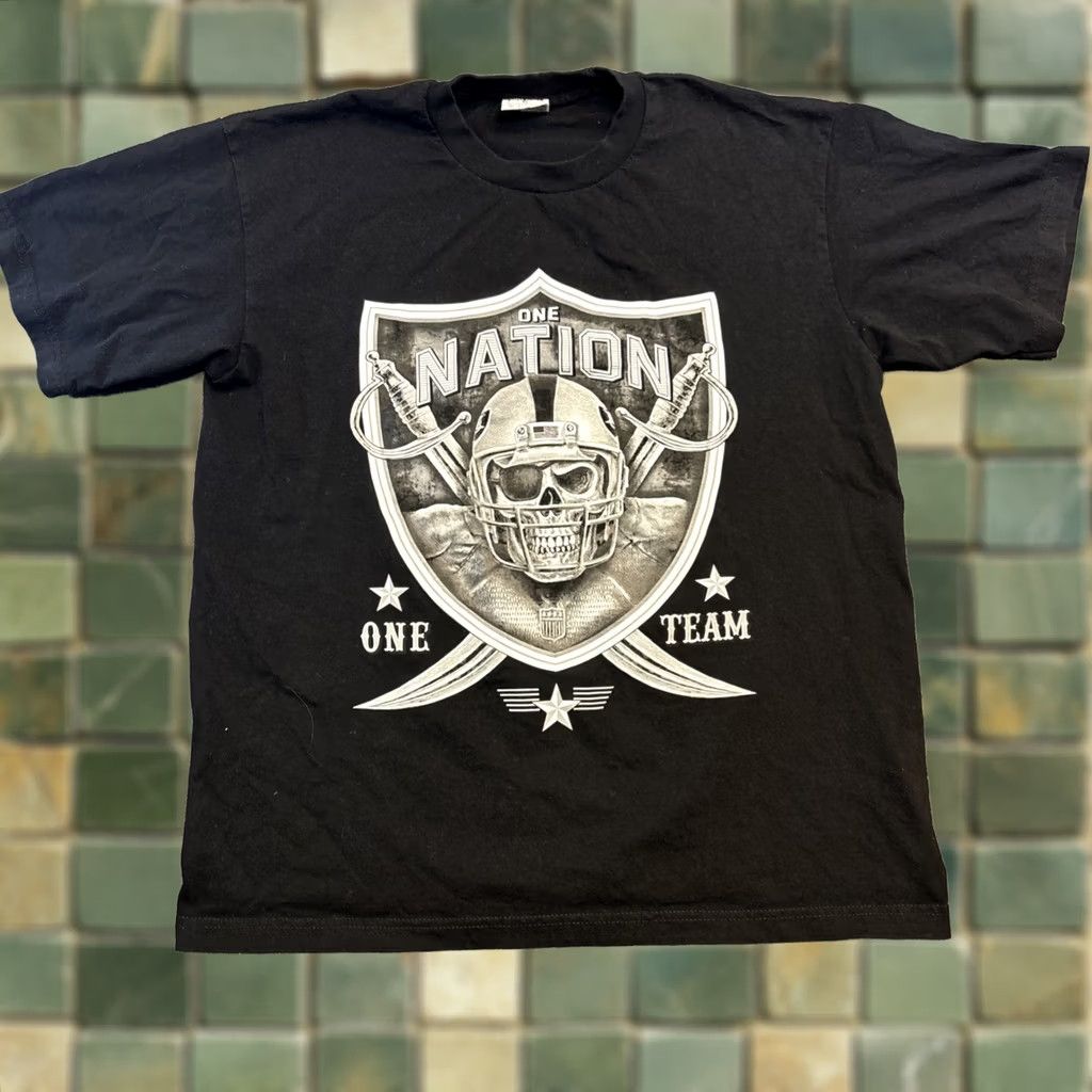 Vintage VINTAGE Raiders Shirt Graphic Black T-Shirt Los Angeles Men XL One Nation 90s Mens XL Shirts Shirt Size US XL / EU 56 / 4 - 1 Thumbnail
