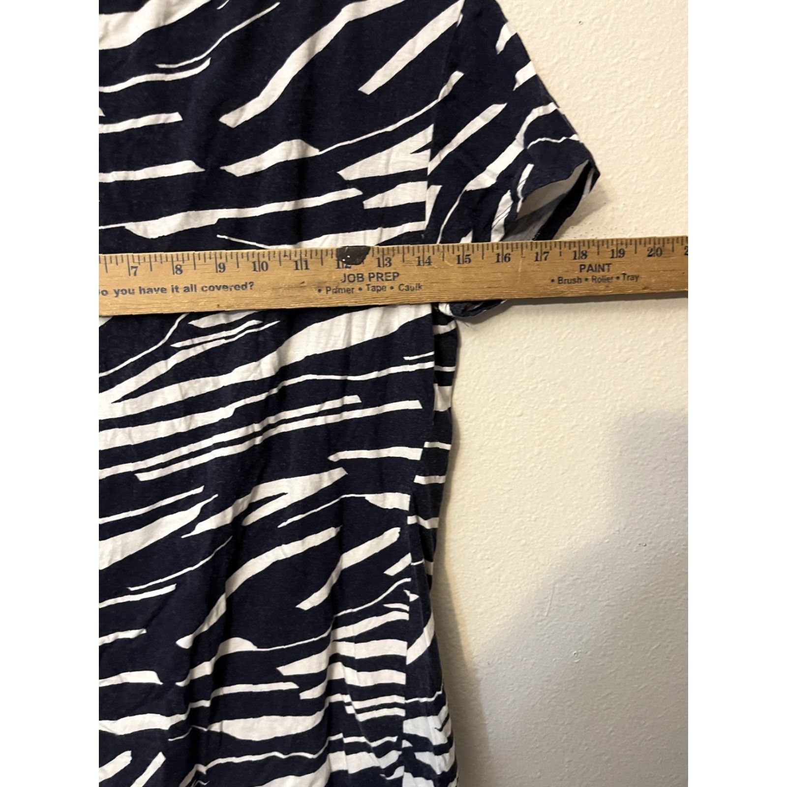 Banana Republic Banana Republic Tee Shirt Women M Black White Zebra Soft Cotton Crew Neck Shirt Size M / US 6-8 / IT 42-44 - 4 Thumbnail