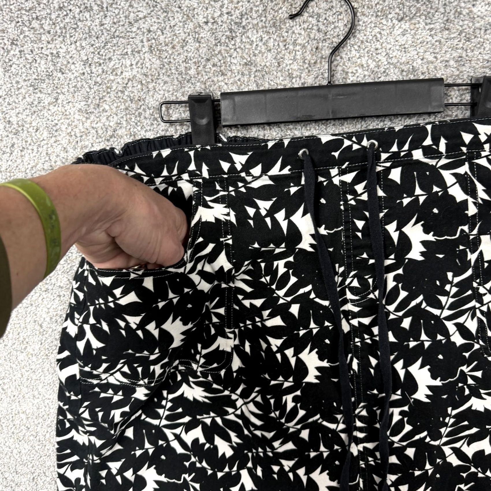 Denim & Co. Denim & Co. Skirt Pencil 1X Plus Size Black White Floral Midi Elastic Waist Pockets Bohemian Gothic Coastal Spring Summer Womens Size 40" / US 18 - 4 Thumbnail