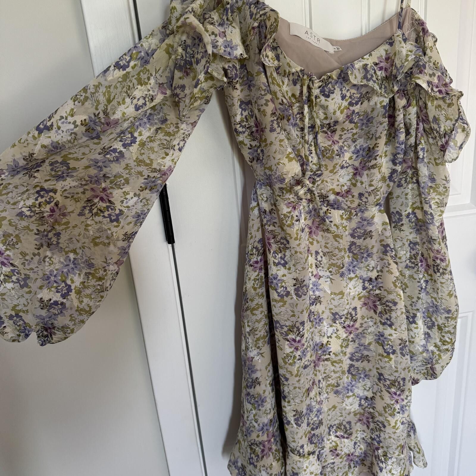 Other ASTR The Label Floral Puff Sleeve Mini Dress Size S Size S / US 4 / IT 40 - 6 Thumbnail