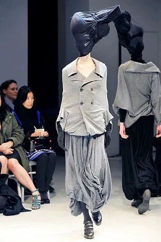 Comme des Garcons Comme Des Garcons Distorted top Size XS / US 0-2 / IT 36-38 - 8 Thumbnail