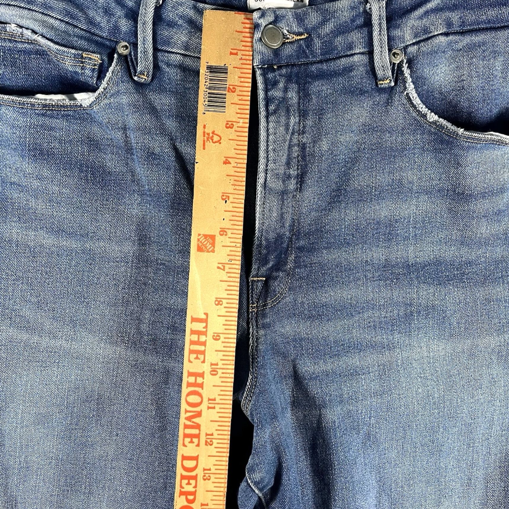 Good American Good American Jeans Women 15 Slim Distressed Straight Denim Blue 27in Inseam Size 15 Regular Womens Jeans BLUE800 Size 36" / US 14 / IT 50 - 3 Thumbnail