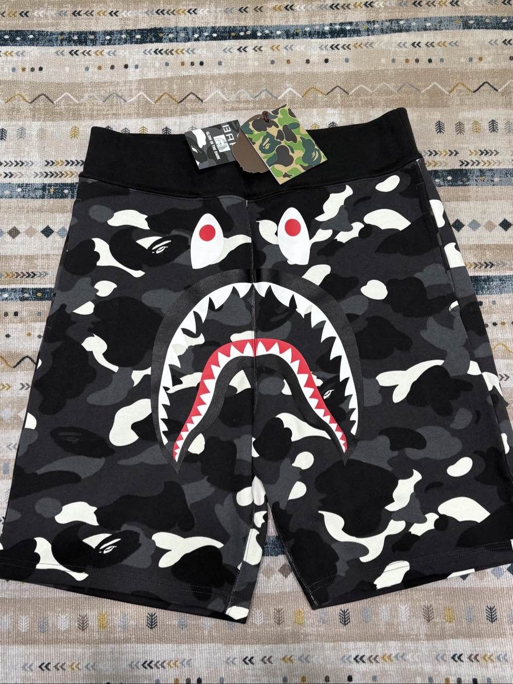 Bape A Bathing Ape Camo Shark Shorts Size L Size US 34 / EU 50 - 1 Thumbnail