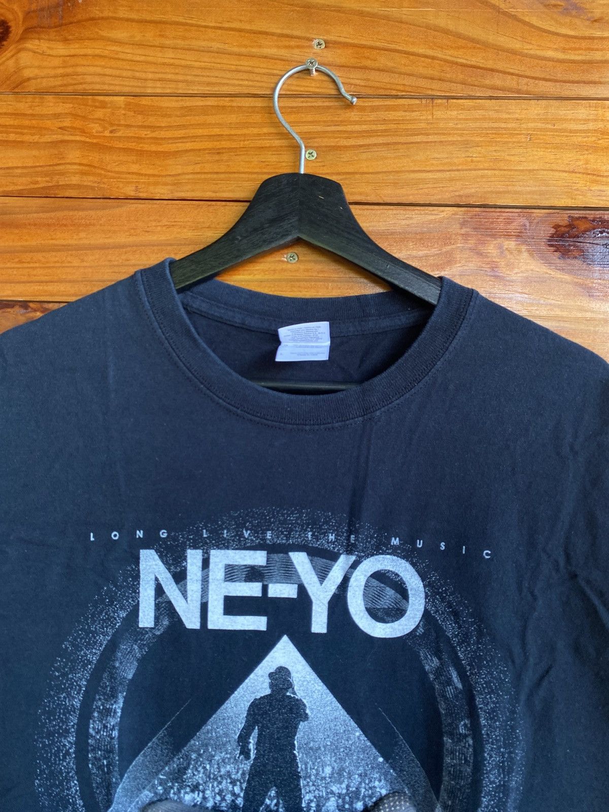 Rap Tees Vintage Ne-Yo “Long Live The Music” Concert Graphic Tee Size US L / EU 52-54 / 3 - 6 Thumbnail