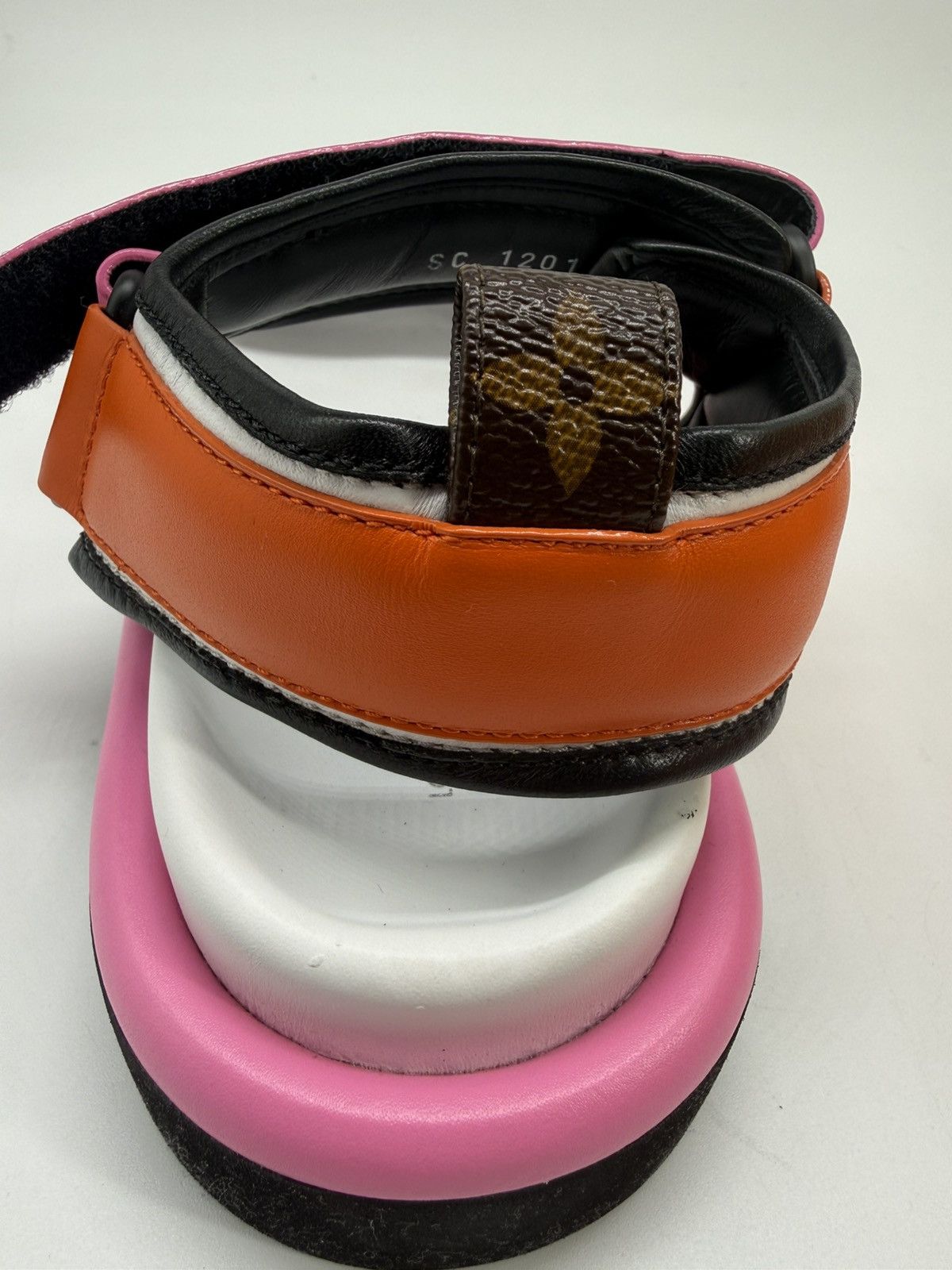 Louis Vuitton Louis Vuitton pool pillow Flat Sandals Pink Pop 39 9 Size US 9 / IT 39 - 6 Thumbnail