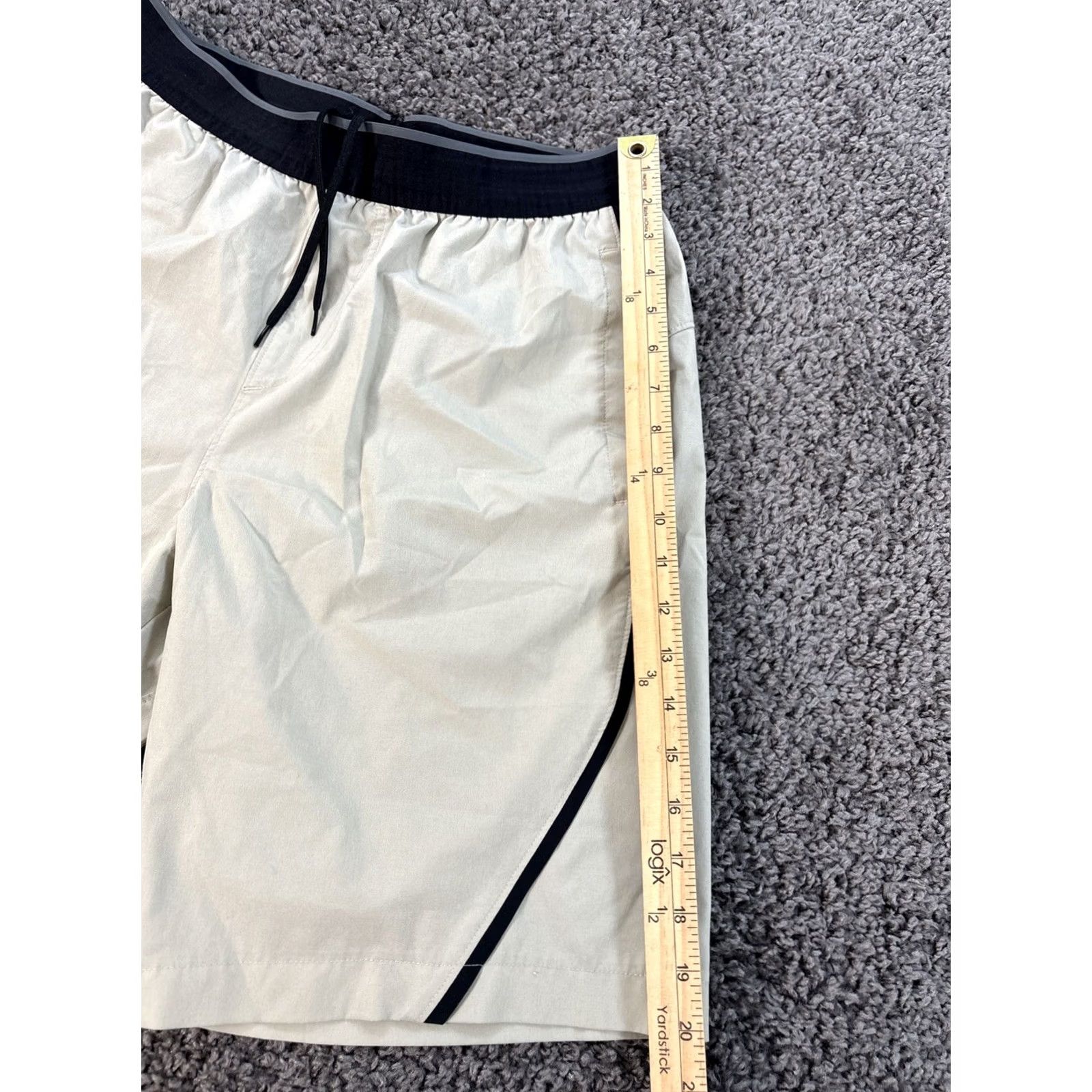 Under Armour Under Armour Men's Shorts Fitted Gray M UA Unstoppable Bermuda 8.5in Inseam Pockets Moisture Wicking Flat Front Size US 31 - 2 Thumbnail