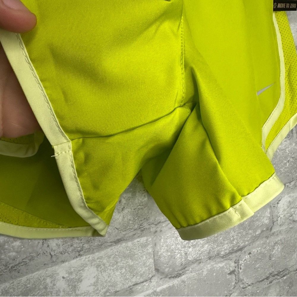 Nike Nike Women's Dri-FIT Tempo MidRise Brief-Lined Running Short Size 26" / US 2 / IT 38 - 13 Thumbnail