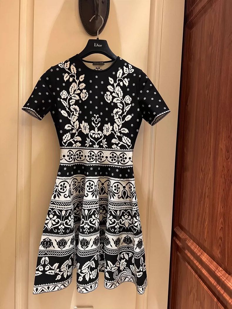 Alexander McQueen Alexander McQueen Short Sleeve Dress - dmc Size US 30 / EU 46 - 1 Thumbnail