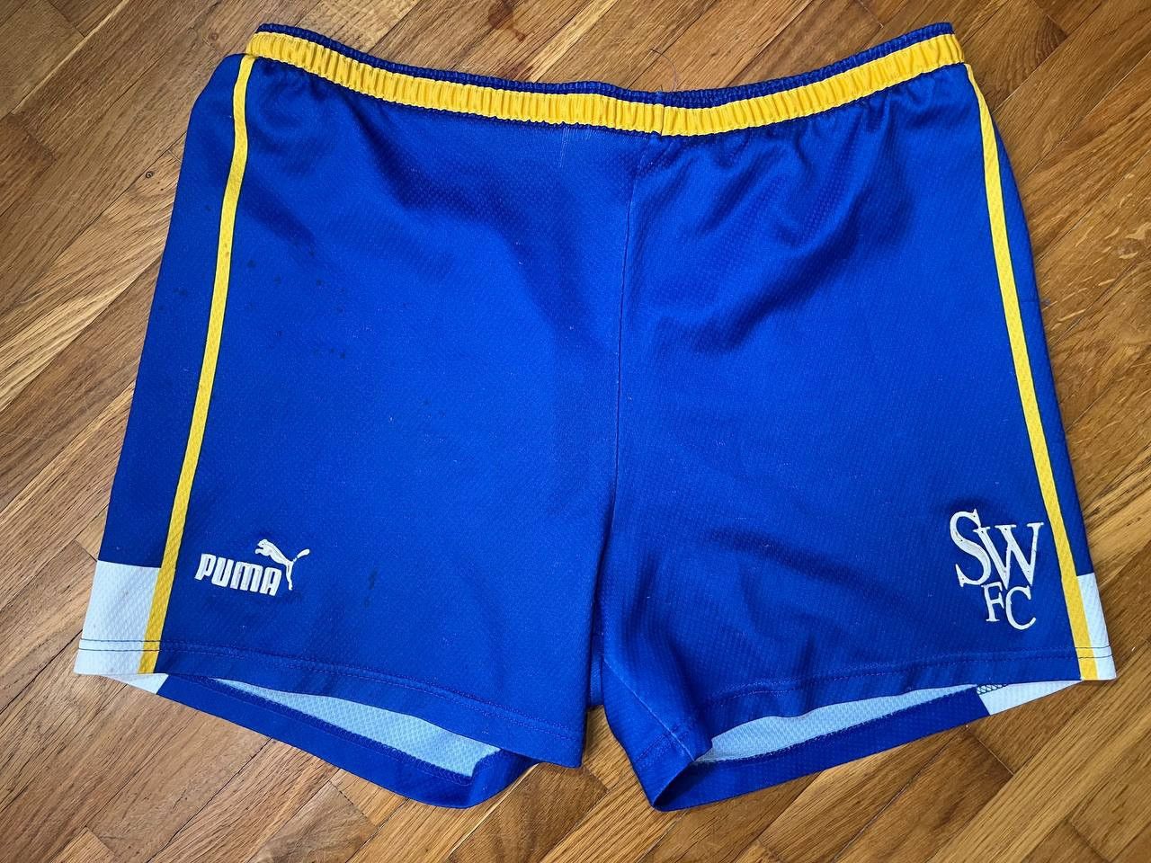 Puma Vintage Puma Sheffield Wednesday home shorts Size US 34 / EU 50 - 1 Thumbnail